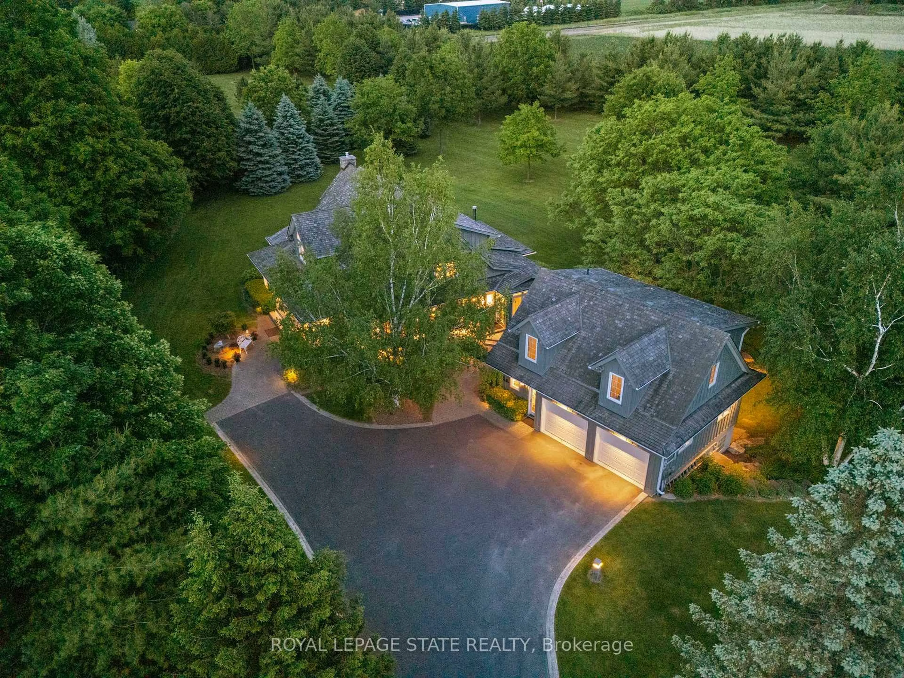 A pic from outside/outdoor area/front of a property/back of a property/a pic from drone, unknown for 402 Progreston Rd, Hamilton Ontario L0R 1H1