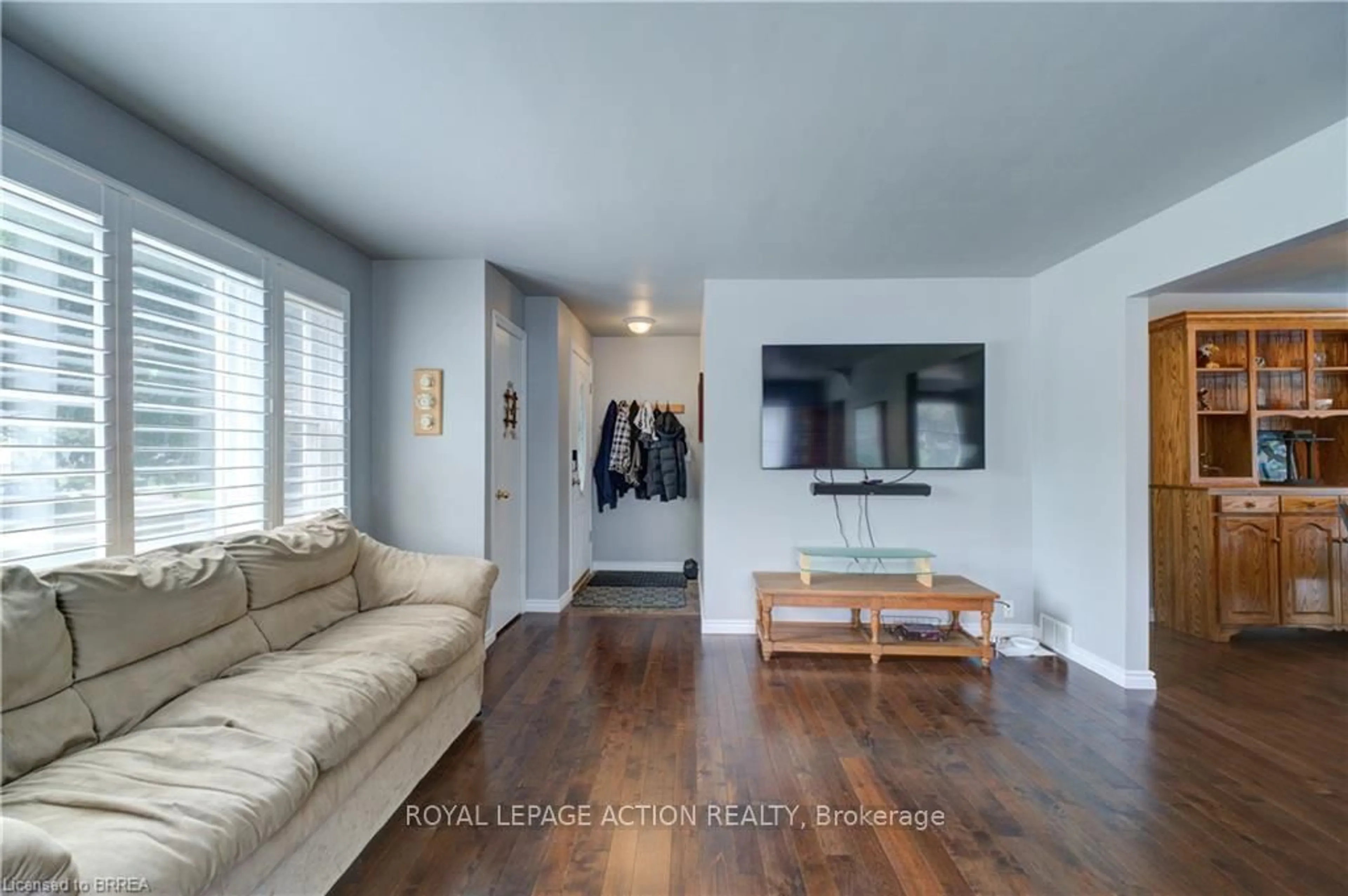 Living room with furniture, wood/laminate floor for 36 Grove Cres, Brantford Ontario N3R 4Y4