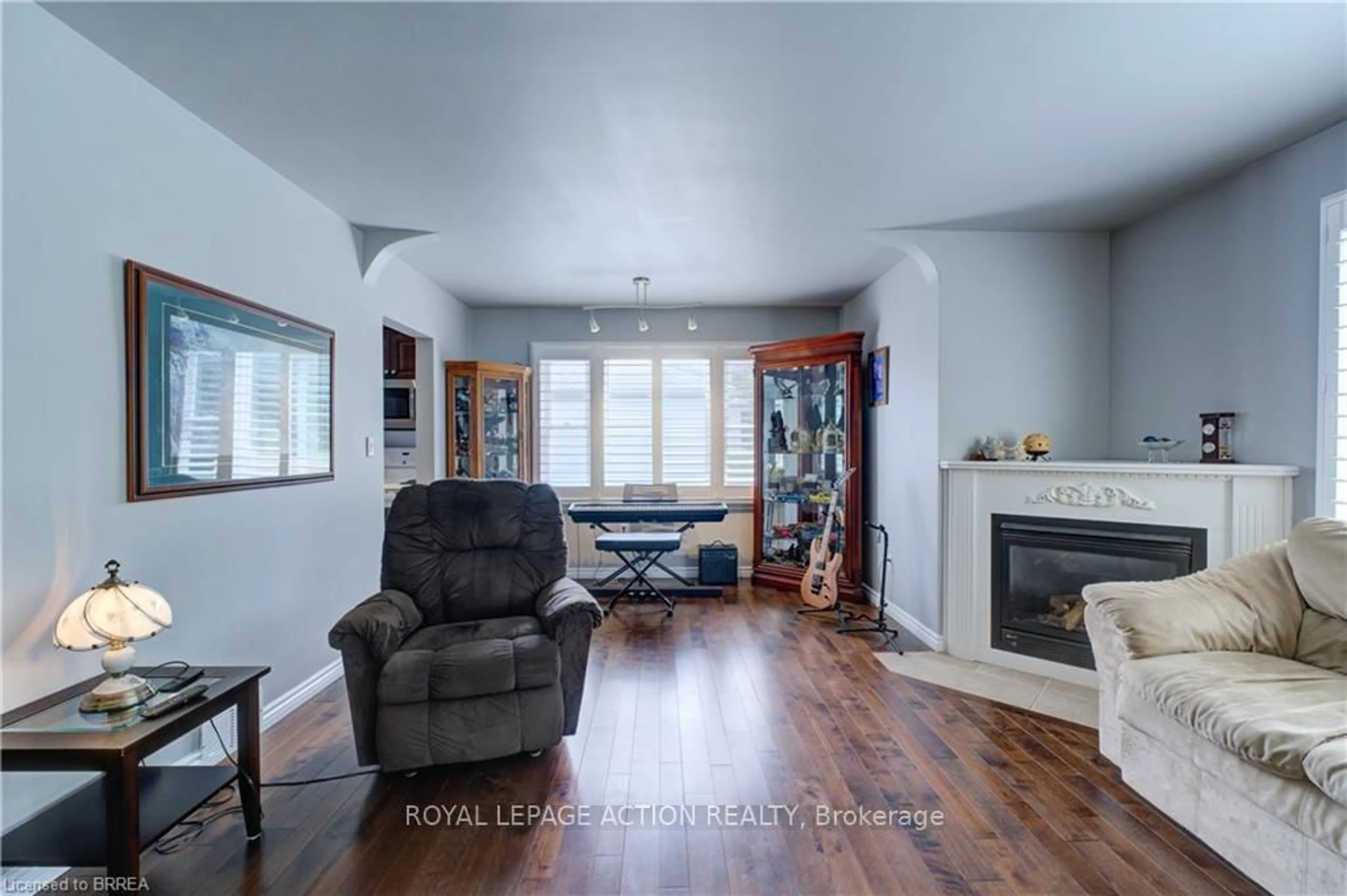 Living room with furniture, unknown for 36 Grove Cres, Brantford Ontario N3R 4Y4