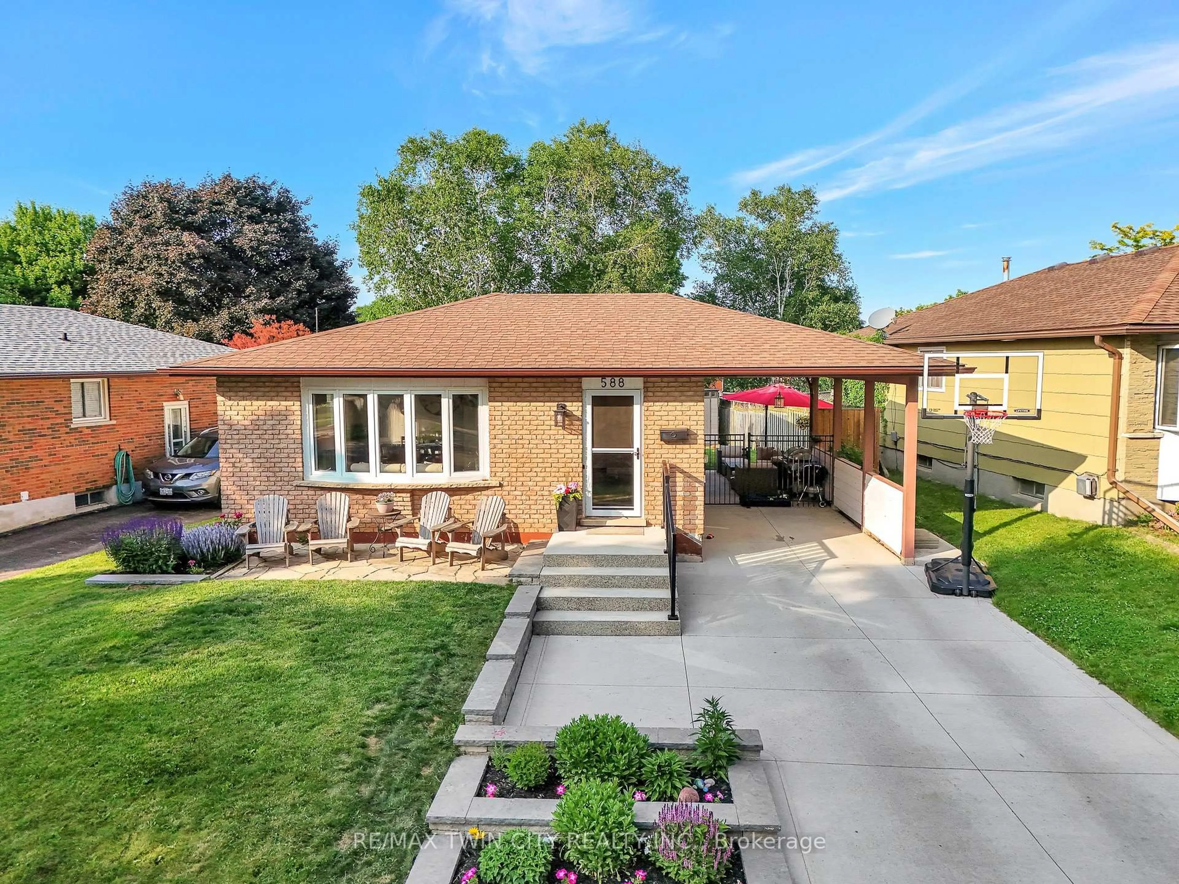 Home with brick exterior material, street for 588 Highpoint Ave, Waterloo Ontario N2L 4N1
