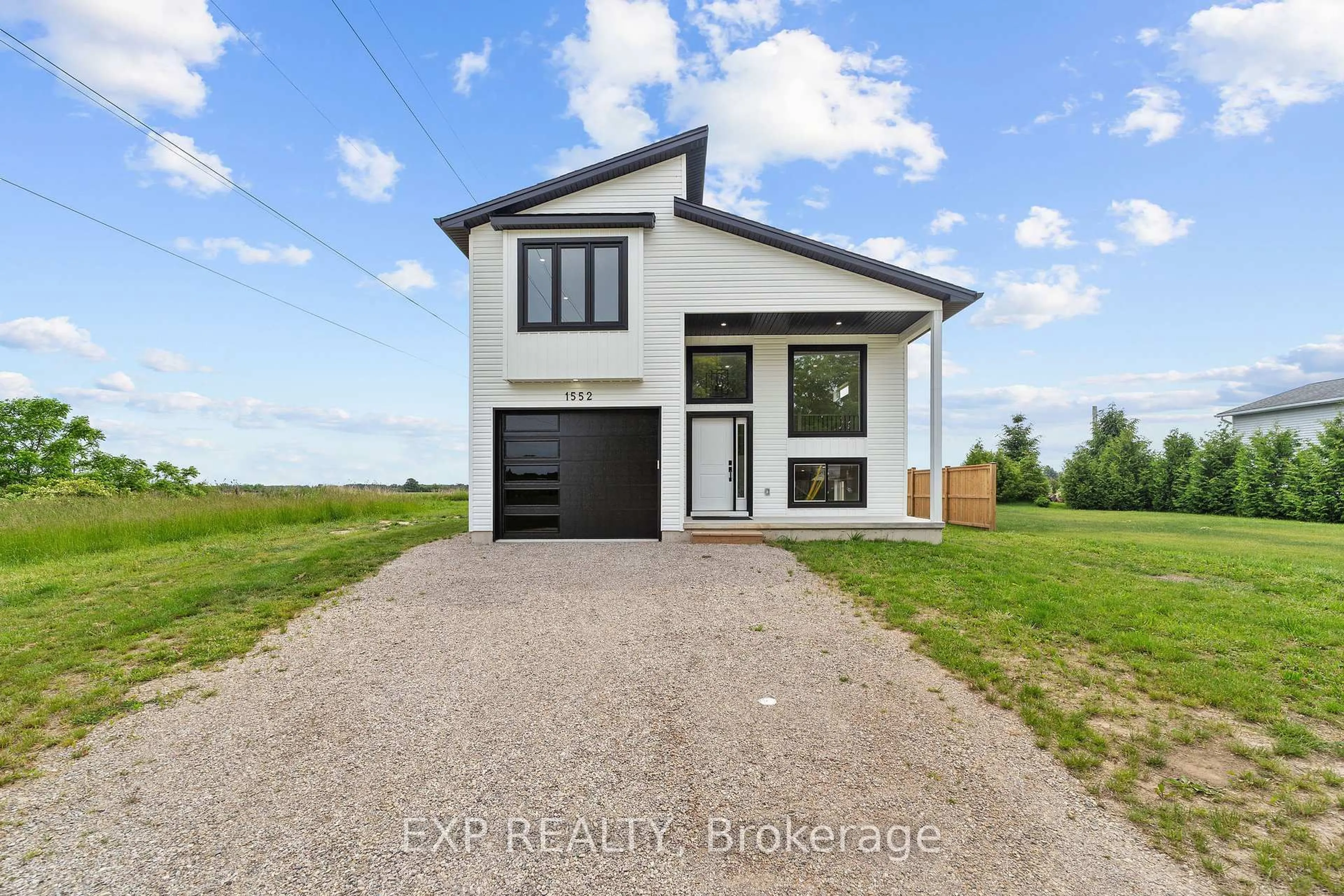 A pic from outside/outdoor area/front of a property/back of a property/a pic from drone, building for 1552 Melwood Dr, St. Clair Ontario N0N 1B0