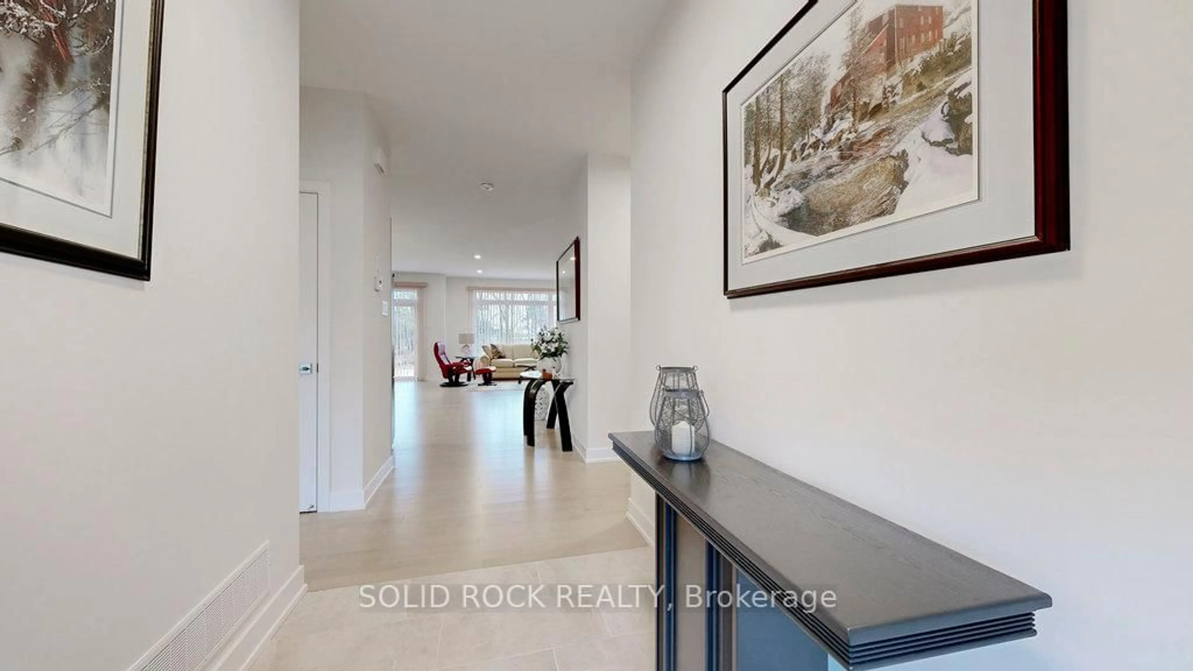 Indoor foyer for 301 Wood Ave, Smiths Falls Ontario K7A 5H4