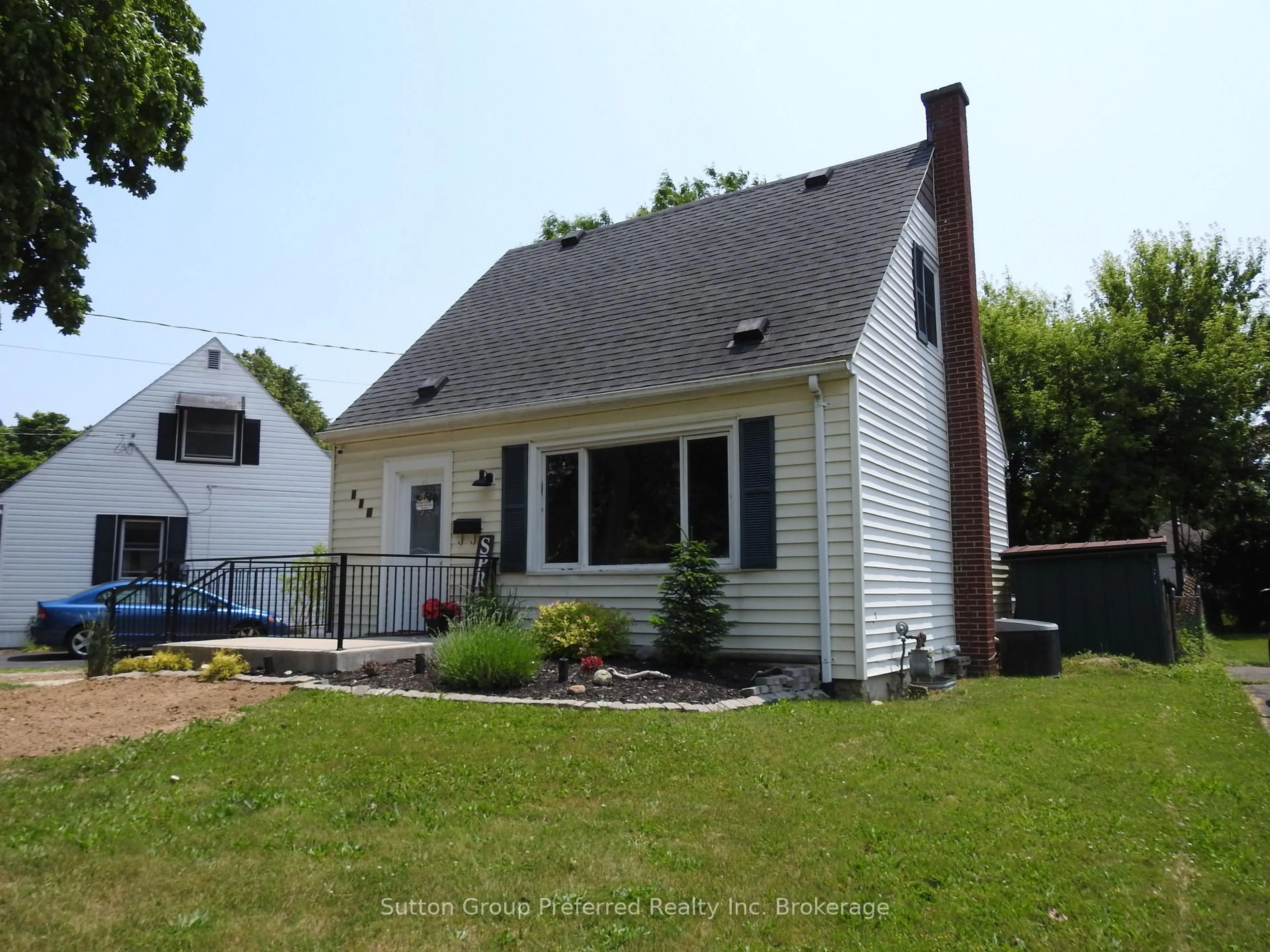 Home with vinyl exterior material, street for 116 Sunnyside Ave, Chatham-Kent Ontario N7M 2A1