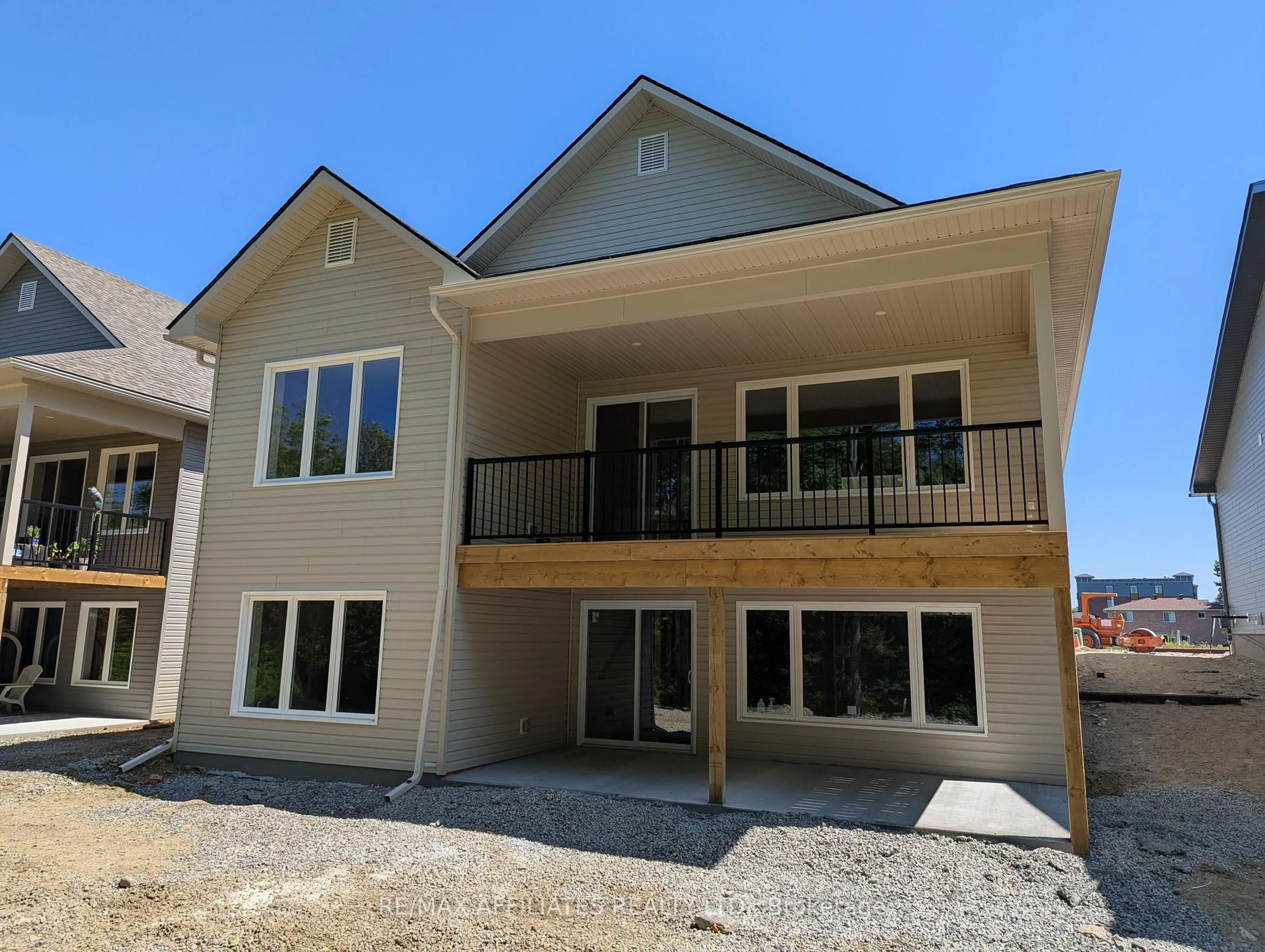 Home with vinyl exterior material, building for 97 RABB St, Smiths Falls Ontario K7A 0L6