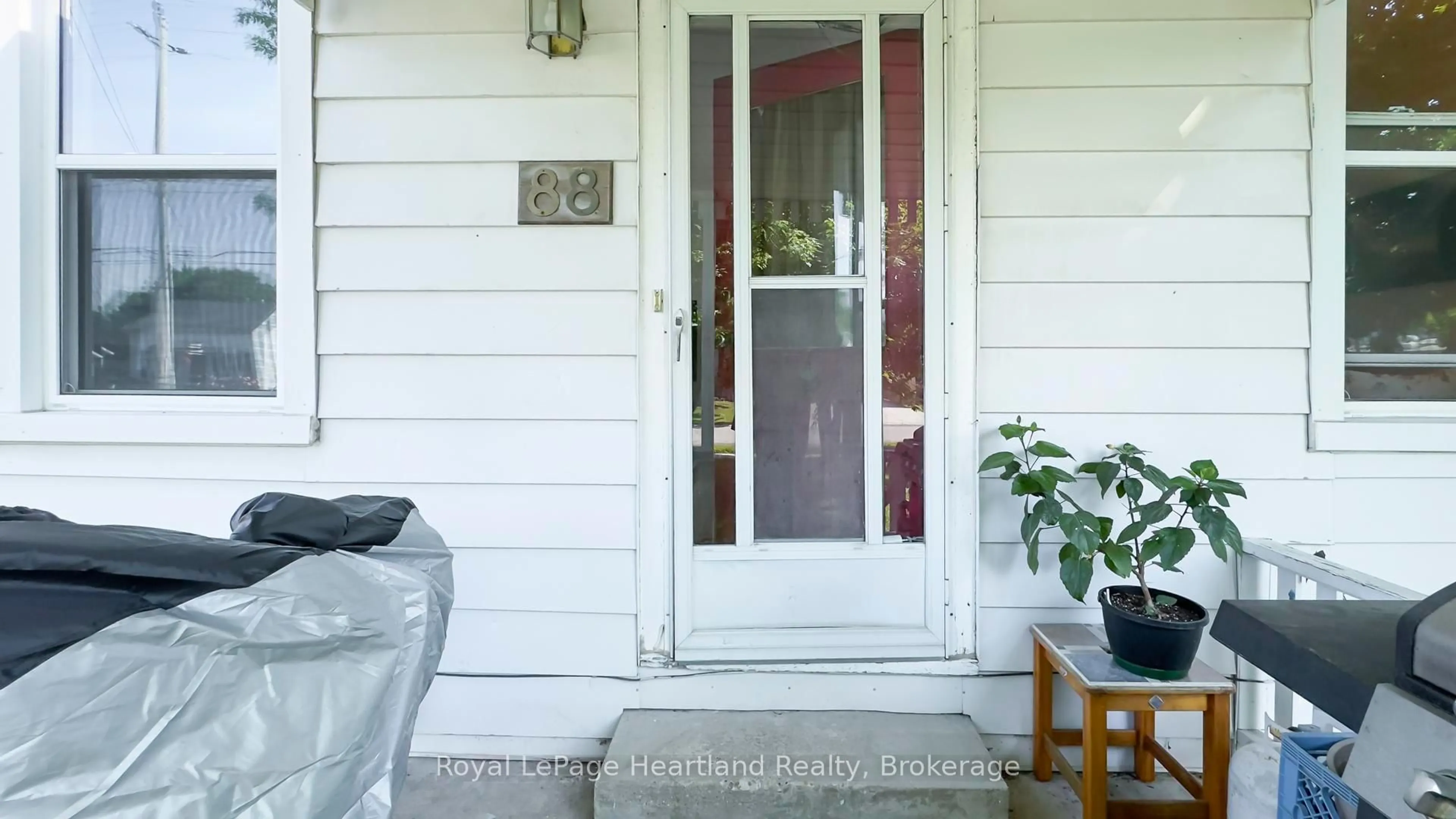 Indoor entryway for 88 Richmond St, Bluewater Ontario N0M 1X0