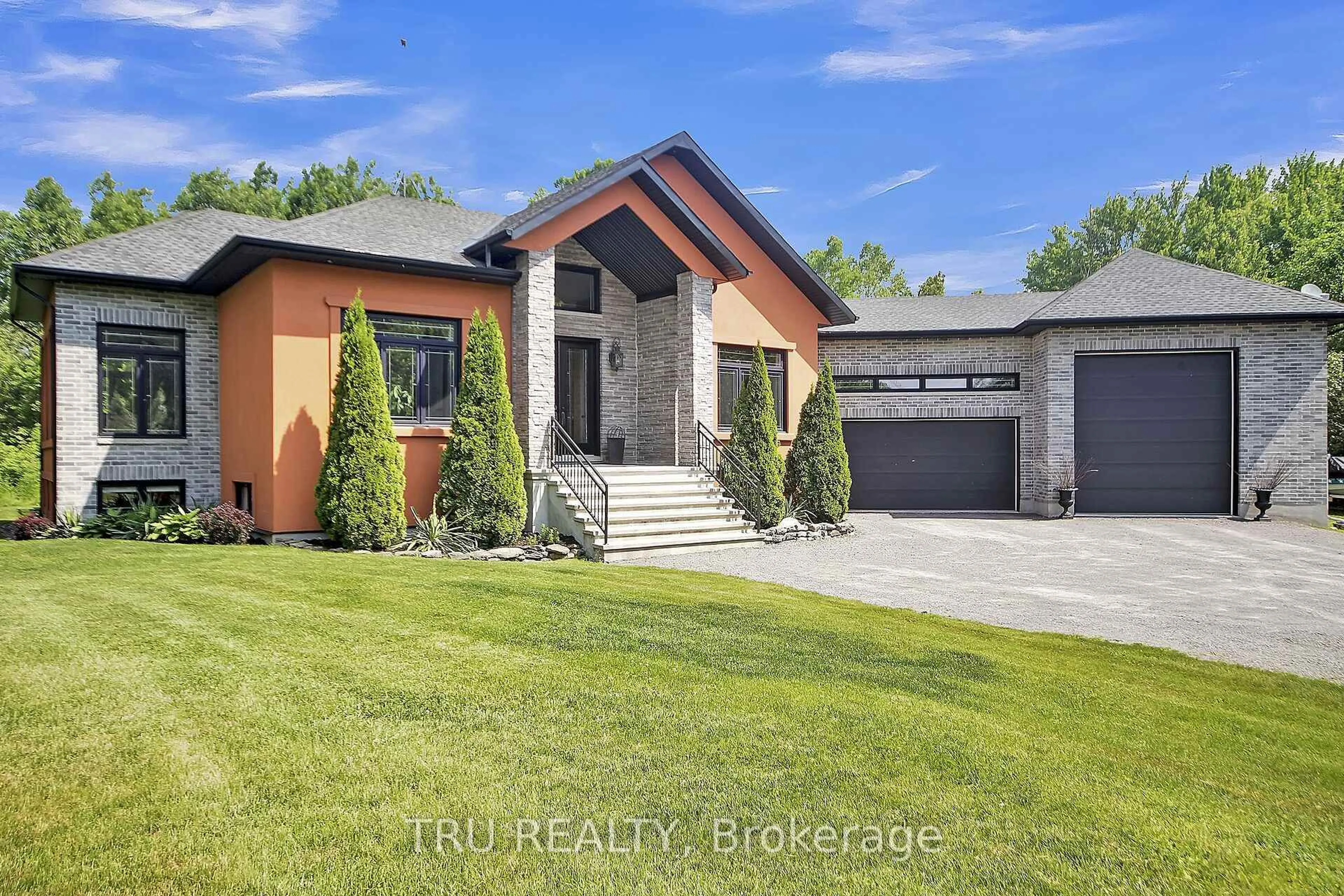 Home with brick exterior material, unknown for 7909 Parkway Rd, Metcalfe Ontario K0A 2P0