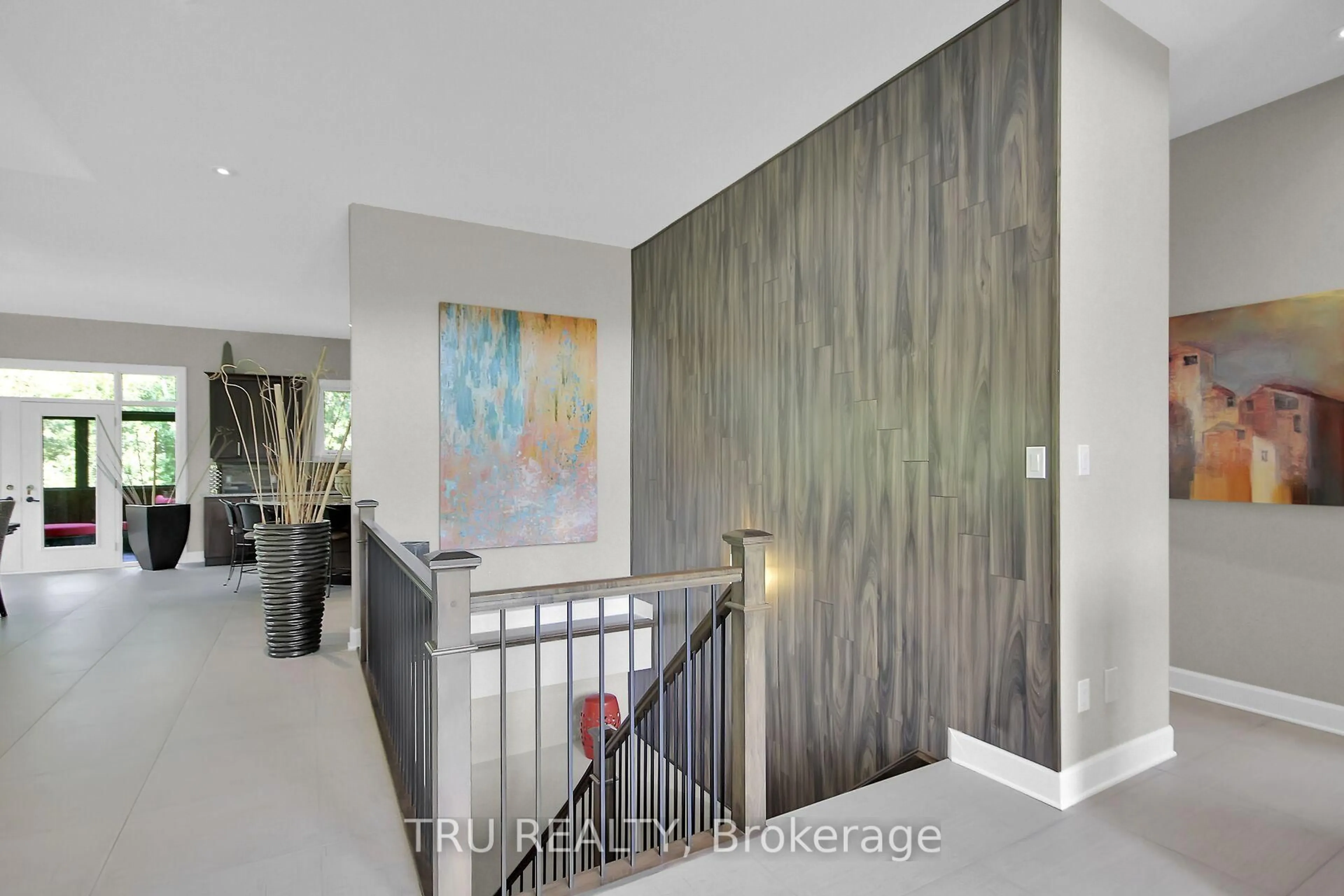Indoor entryway for 7909 Parkway Rd, Metcalfe Ontario K0A 2P0