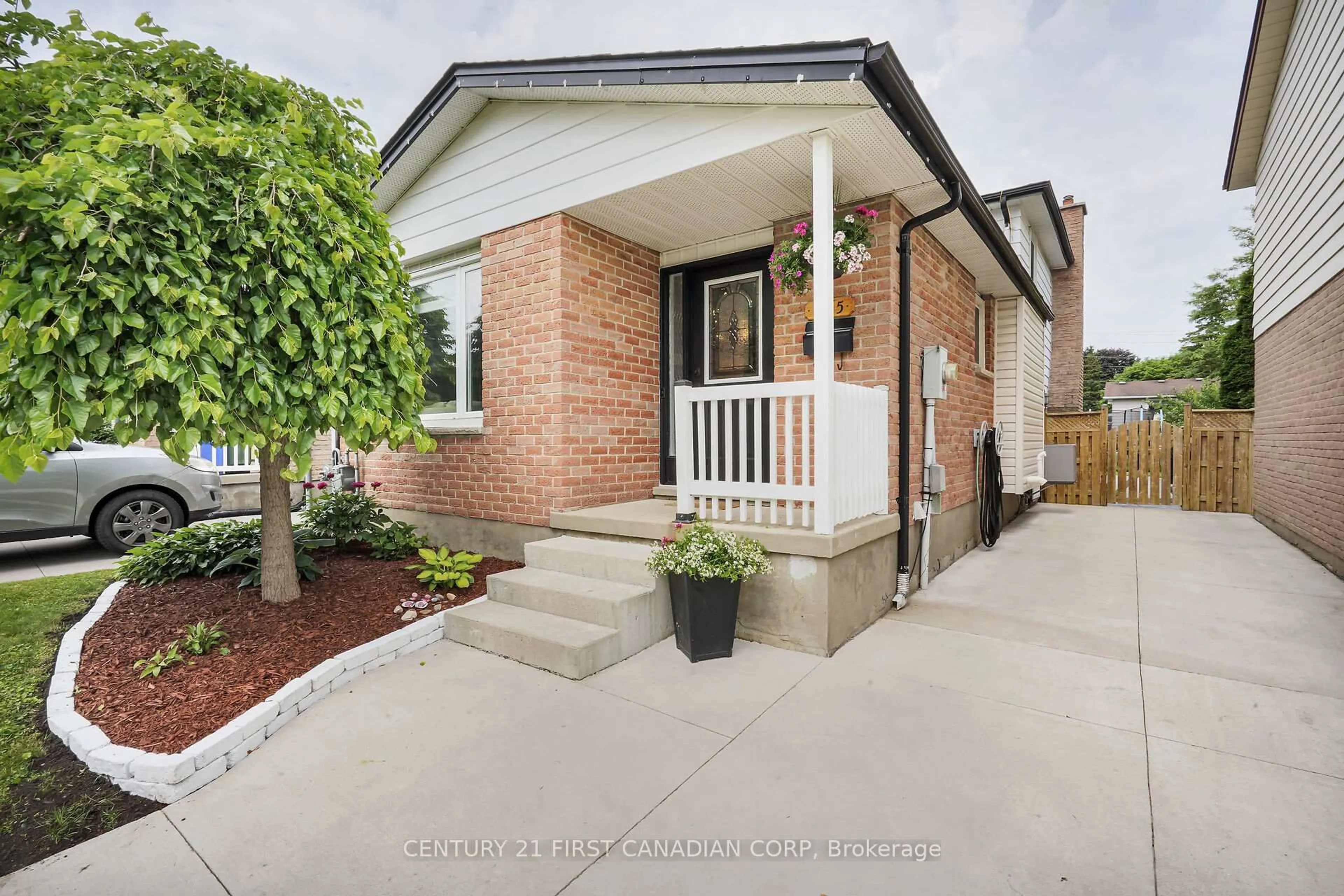 Home with brick exterior material, street for 565 Ferndale Crt, London South Ontario N6C 5C2