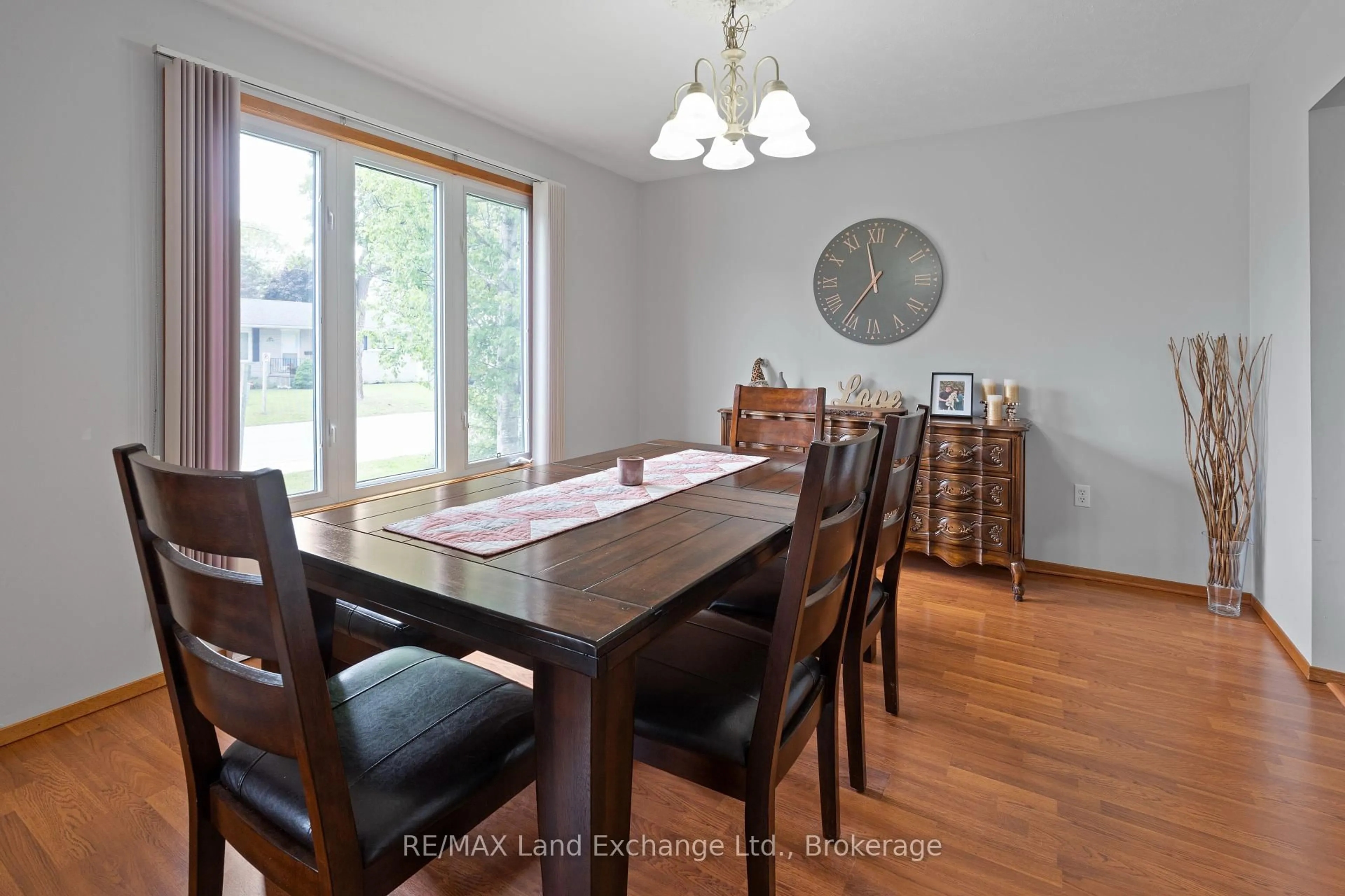 Dining room, wood/laminate floor for 970 William St, Kincardine Ontario N2Z 2H1