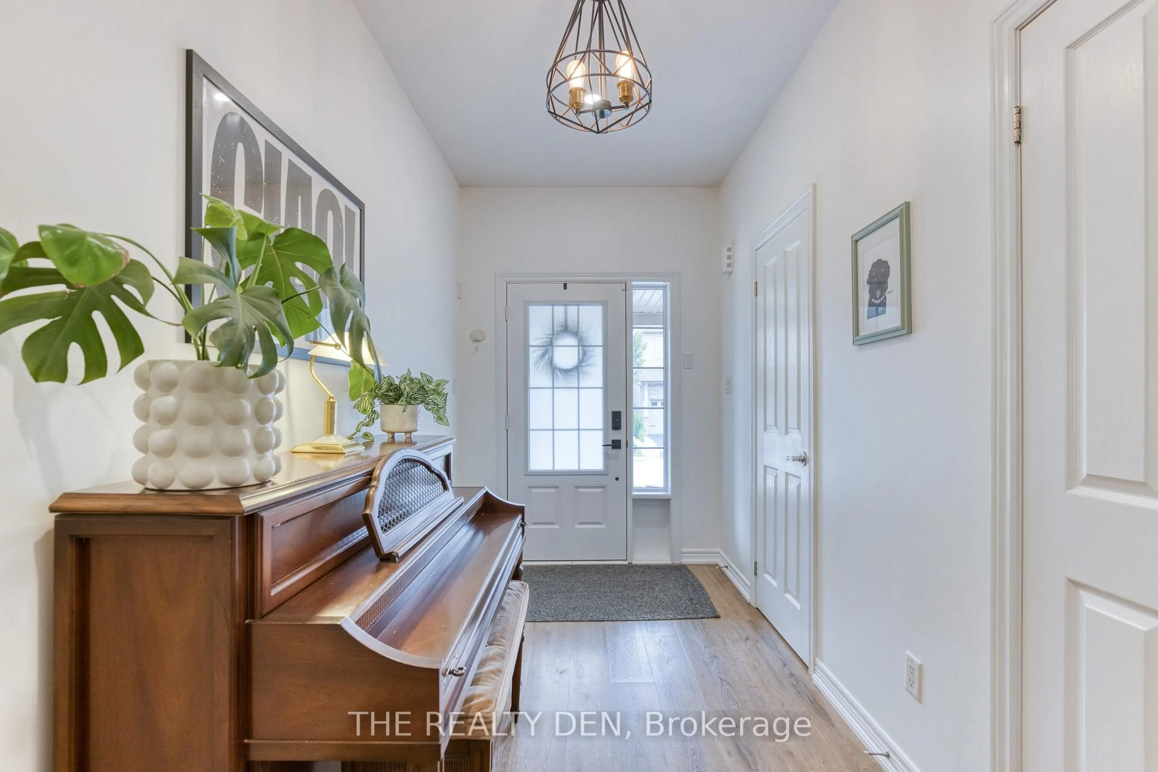 Indoor entryway for 64 Condor St, Kitchener Ontario N2K 0B2
