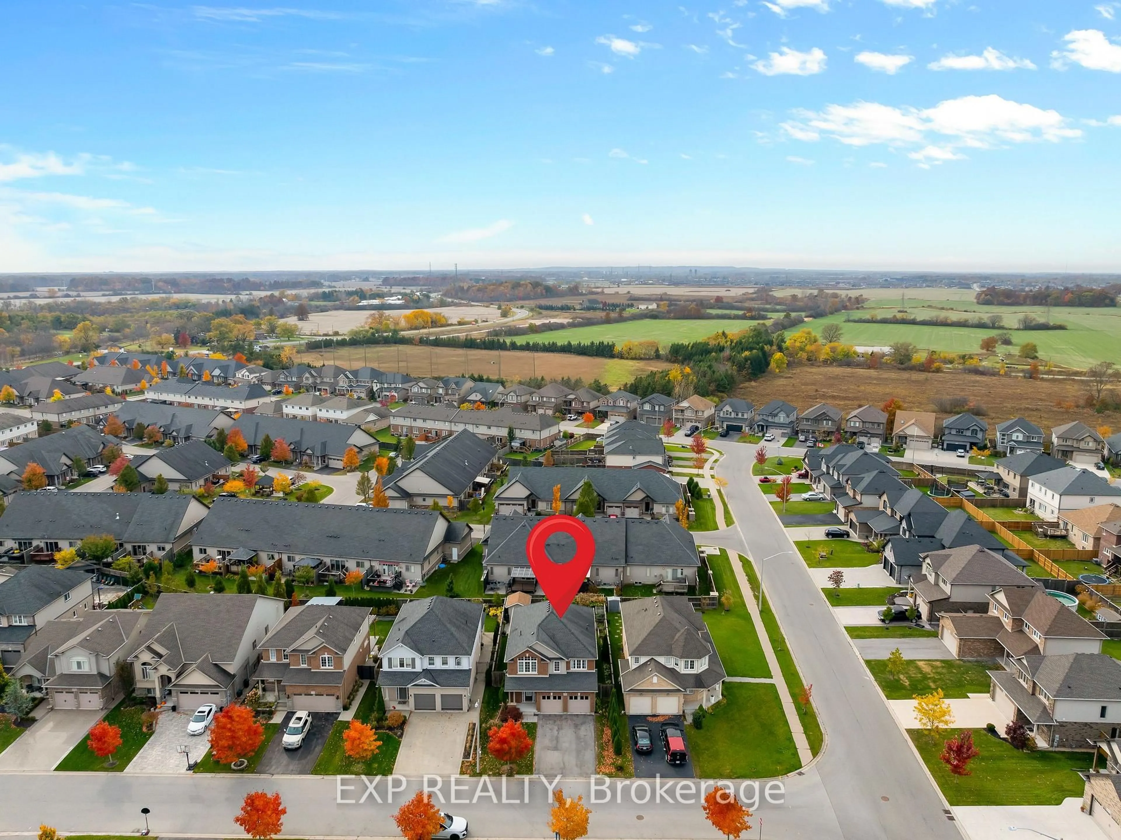 A pic from outside/outdoor area/front of a property/back of a property/a pic from drone, unknown for 5743 Jake Cres, Niagara Falls Ontario L2H 0G3