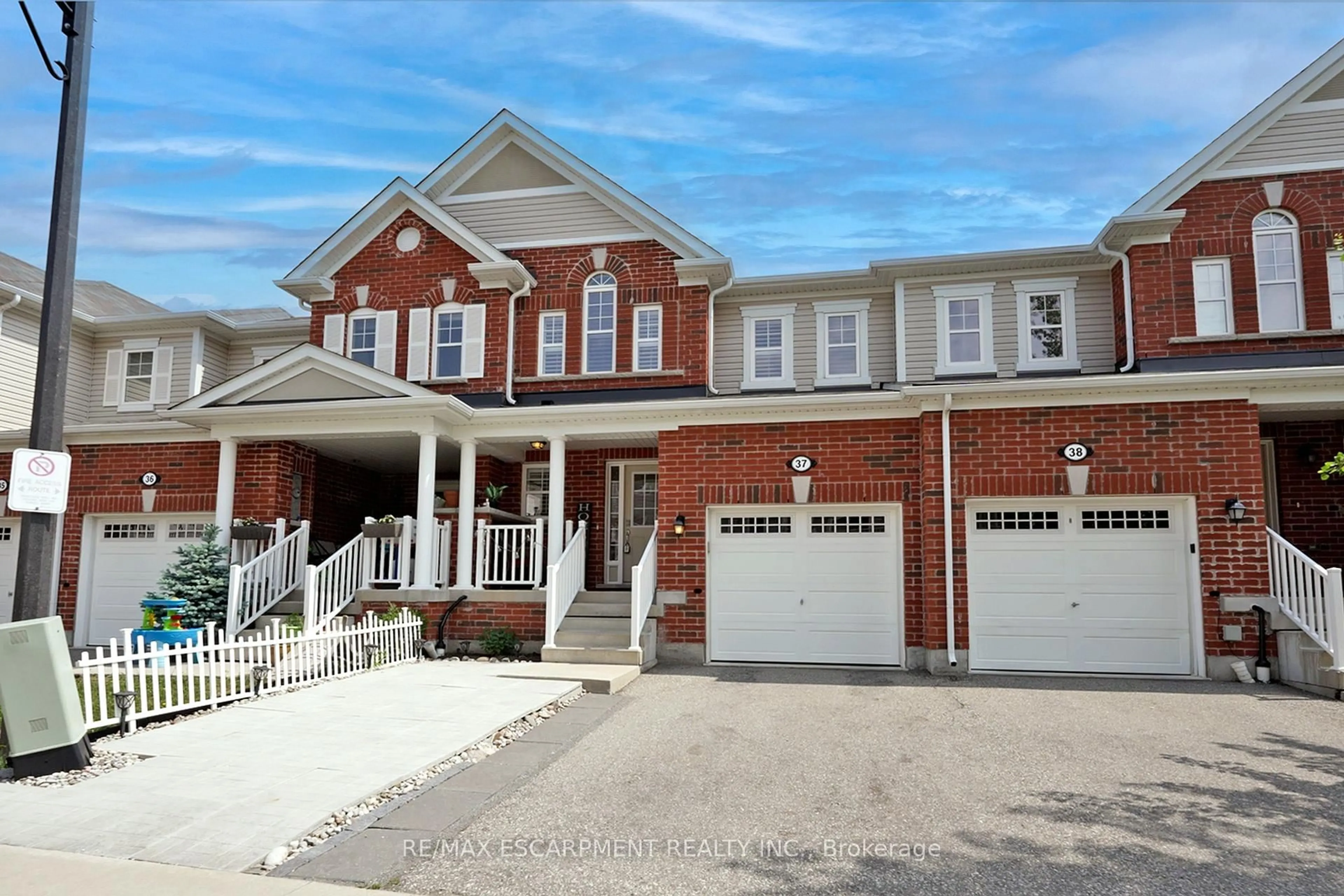 Home with brick exterior material, street for 230 Avonsyde Blvd #37, Hamilton Ontario L8B 1T9