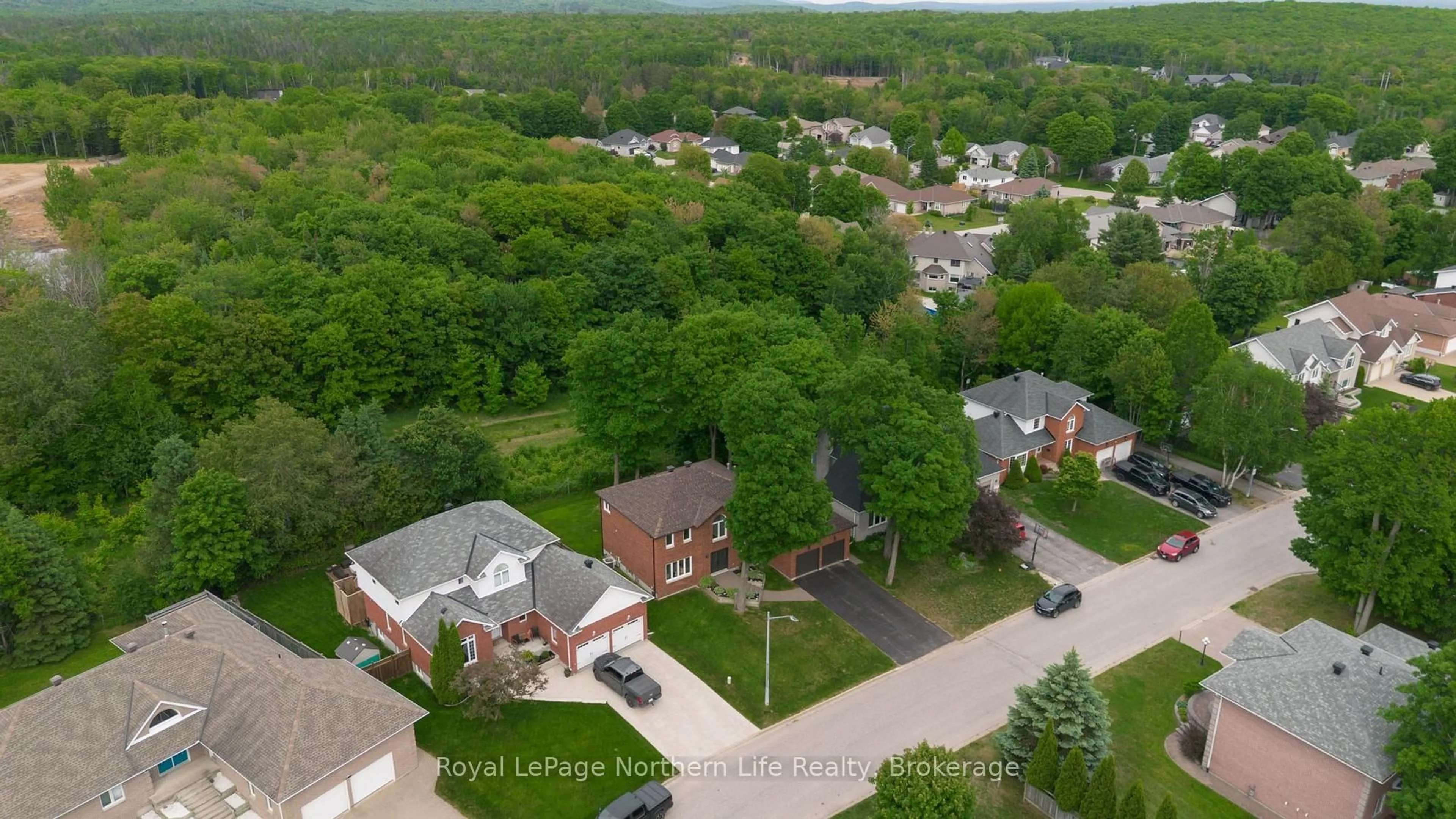 A pic from outside/outdoor area/front of a property/back of a property/a pic from drone, street for 34 Canterbury Cres, North Bay Ontario P1C 1K8
