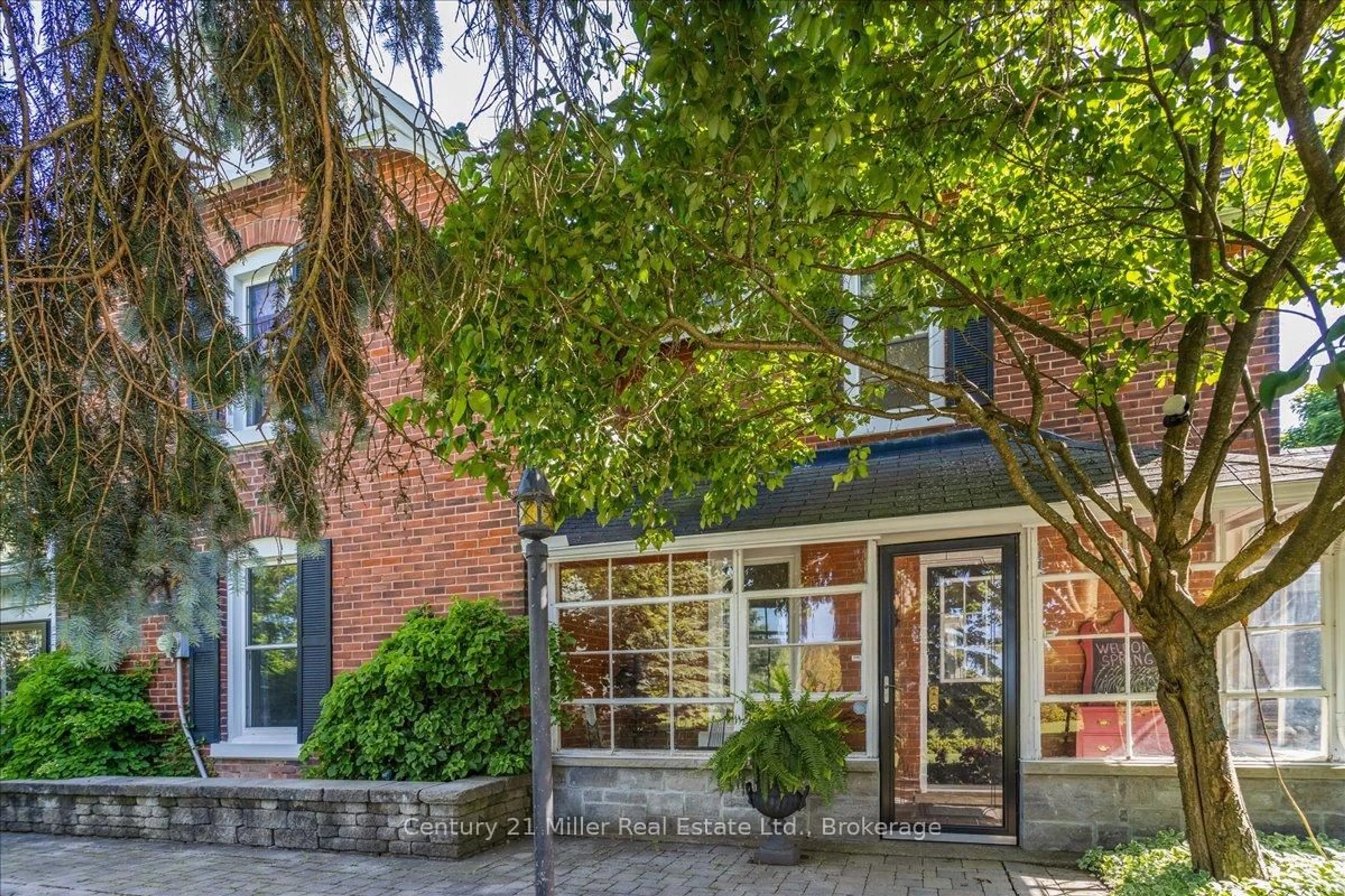 Home with brick exterior material, street for 585 Dundas St, Hamilton Ontario L8B 0G7