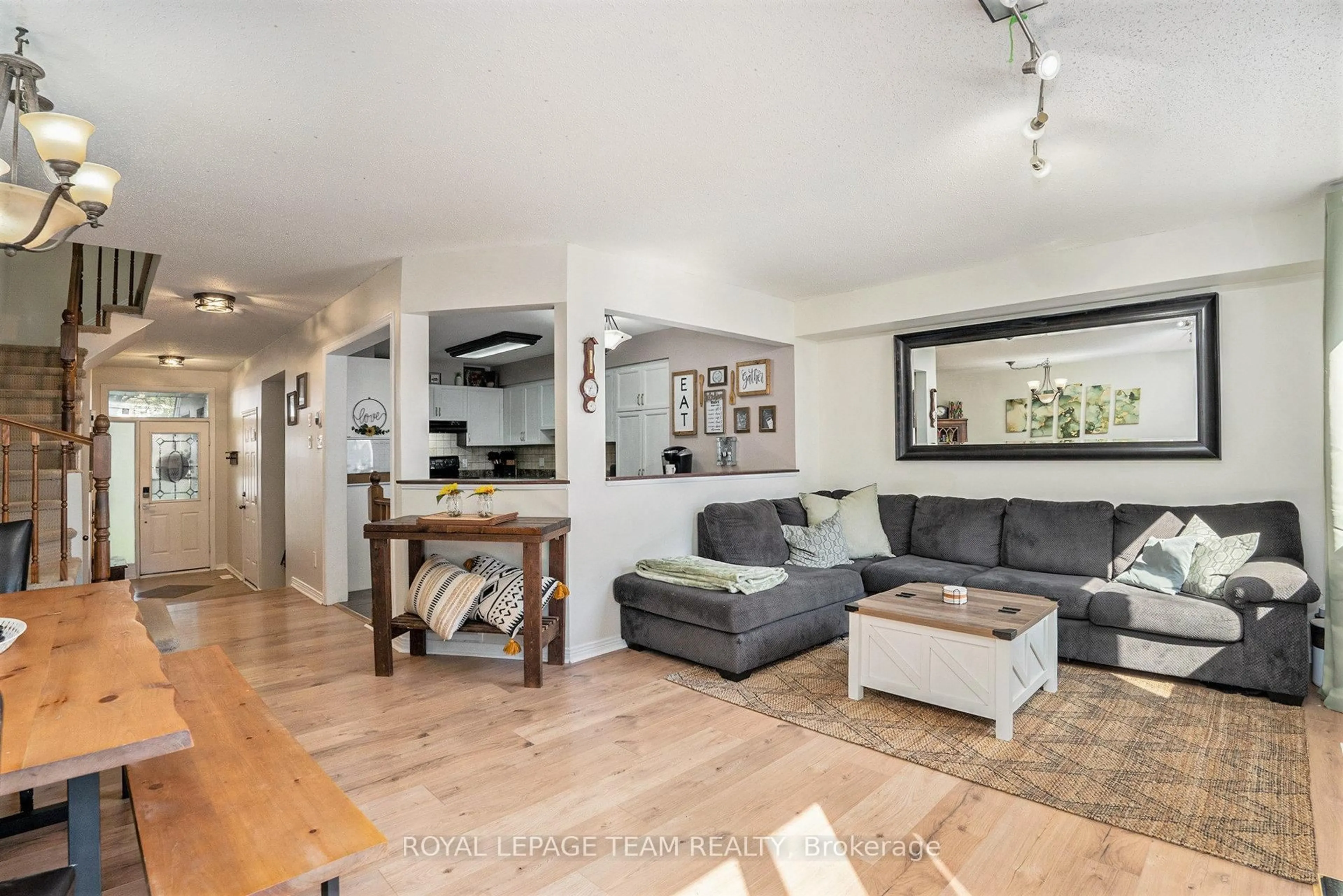 Living room with furniture, ceramic/tile floor for 5 Sunnybrooke Dr, Ottawa Ontario K2M 2P3