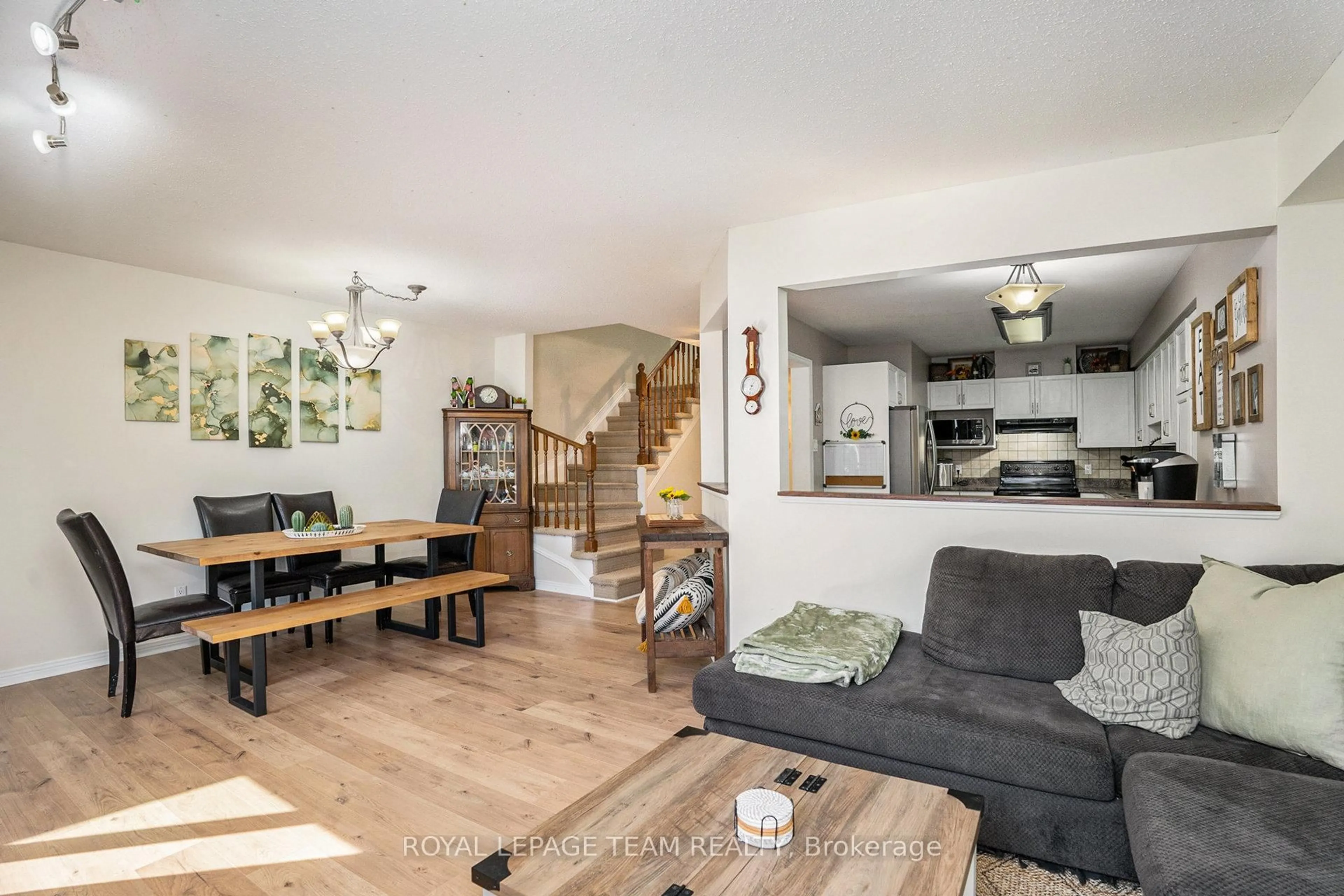 Living room with furniture, unknown for 5 Sunnybrooke Dr, Ottawa Ontario K2M 2P3