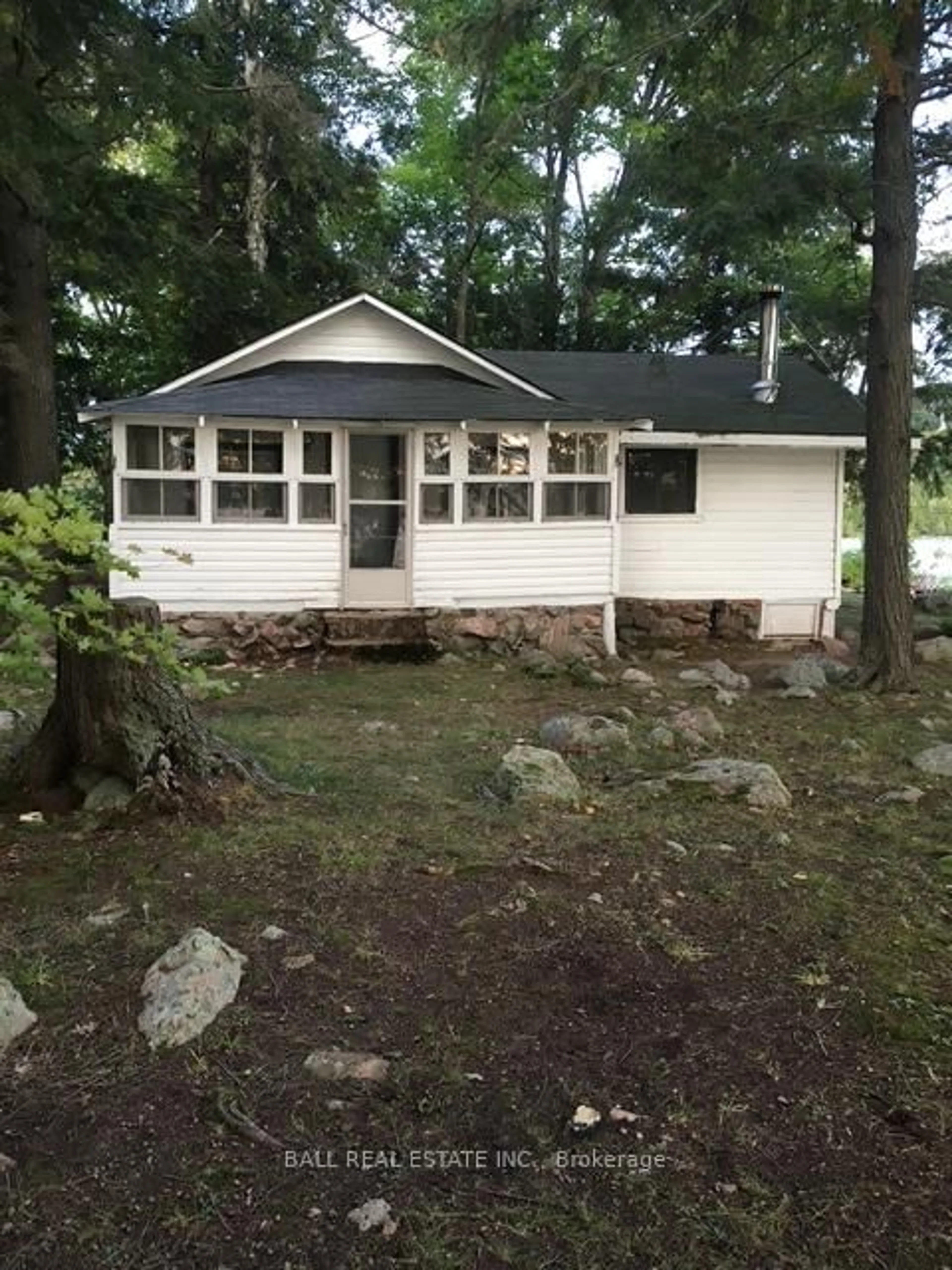 Home with vinyl exterior material, unknown for 9 Island 4, Selwyn Ontario K0L 2H0