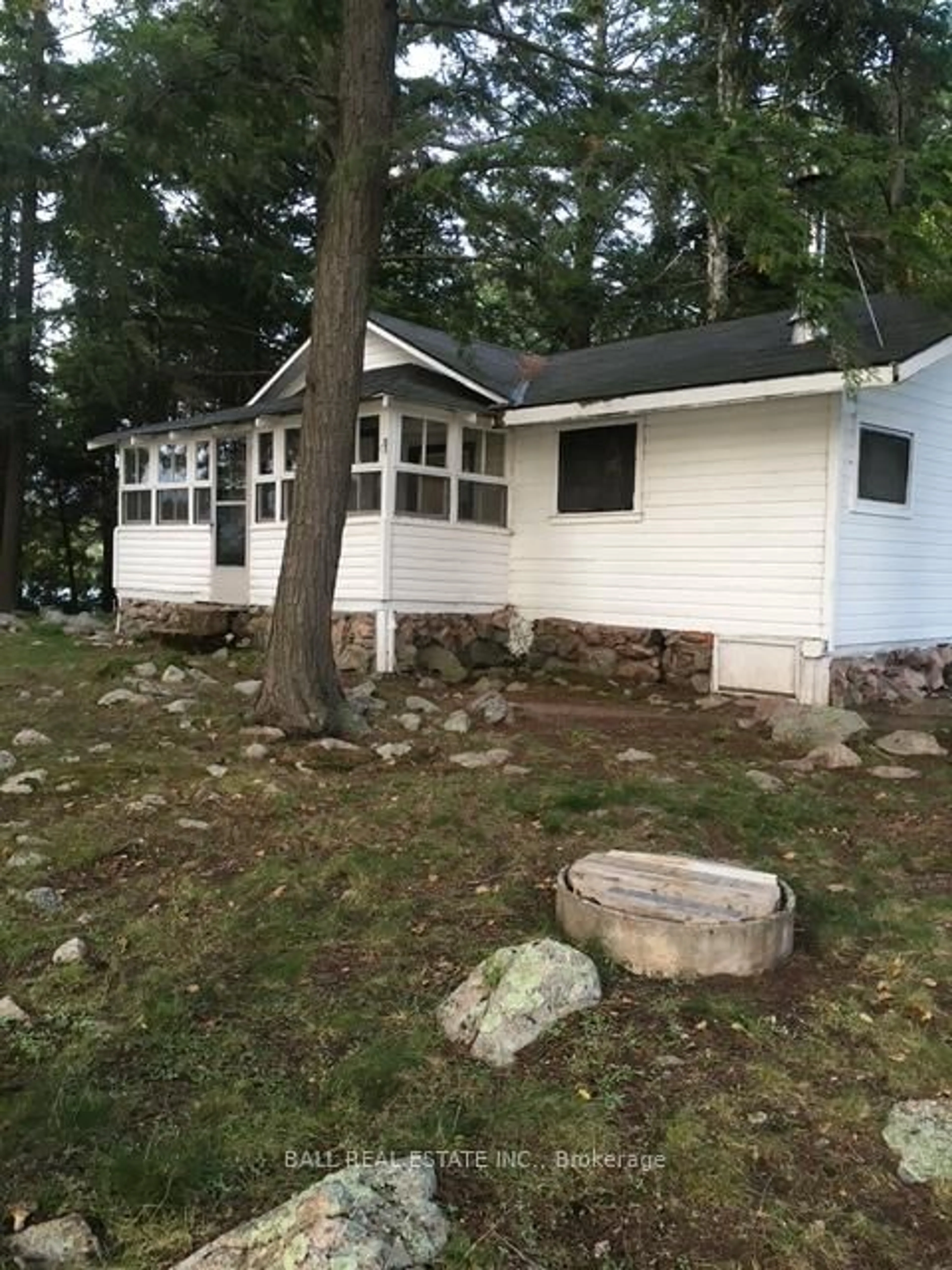 Home with vinyl exterior material, unknown for 9 Island 4, Selwyn Ontario K0L 2H0