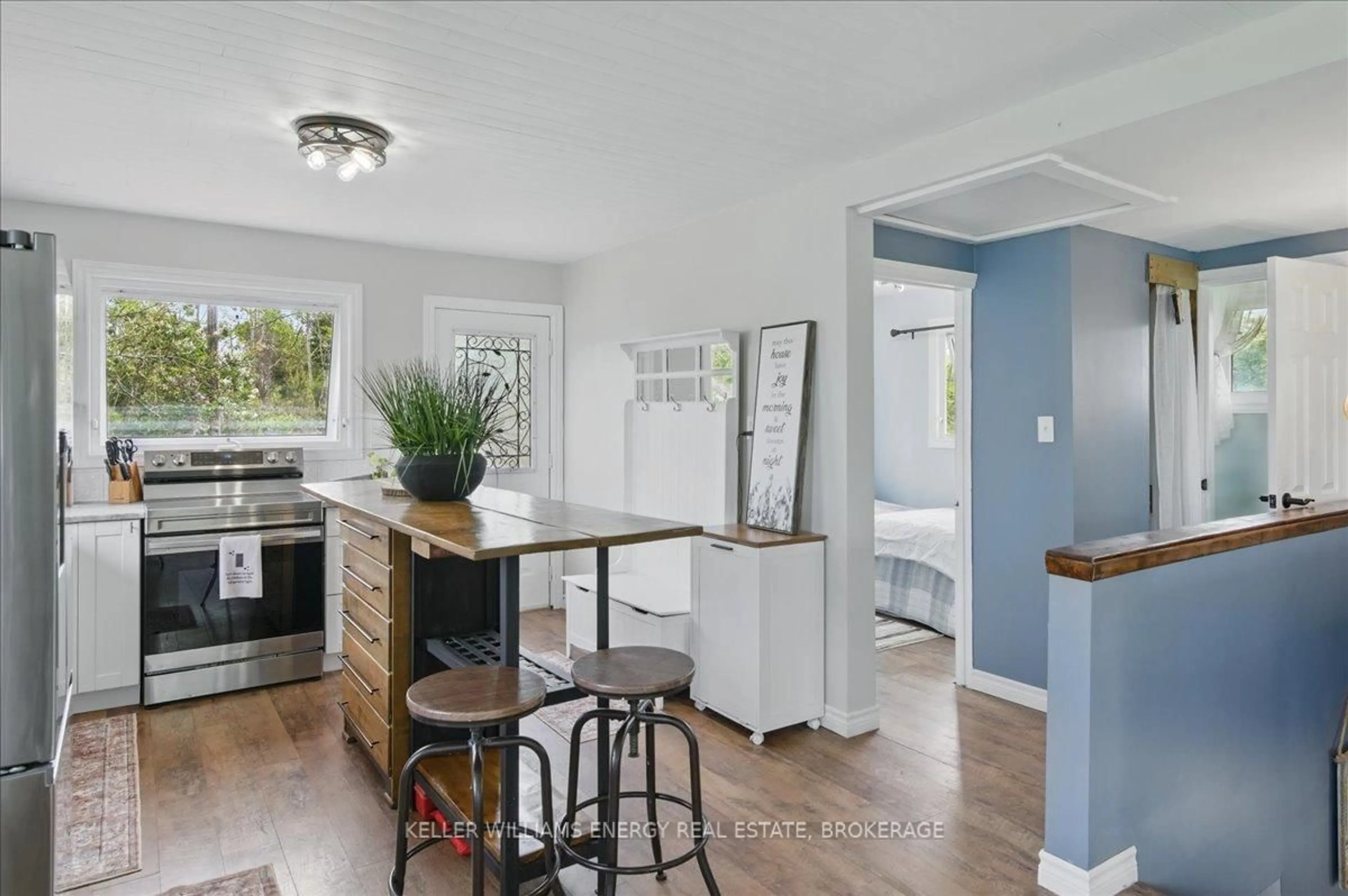 Open concept kitchen, unknown for 33 Lila Crt, Kawartha Lakes Ontario K0L 2W0