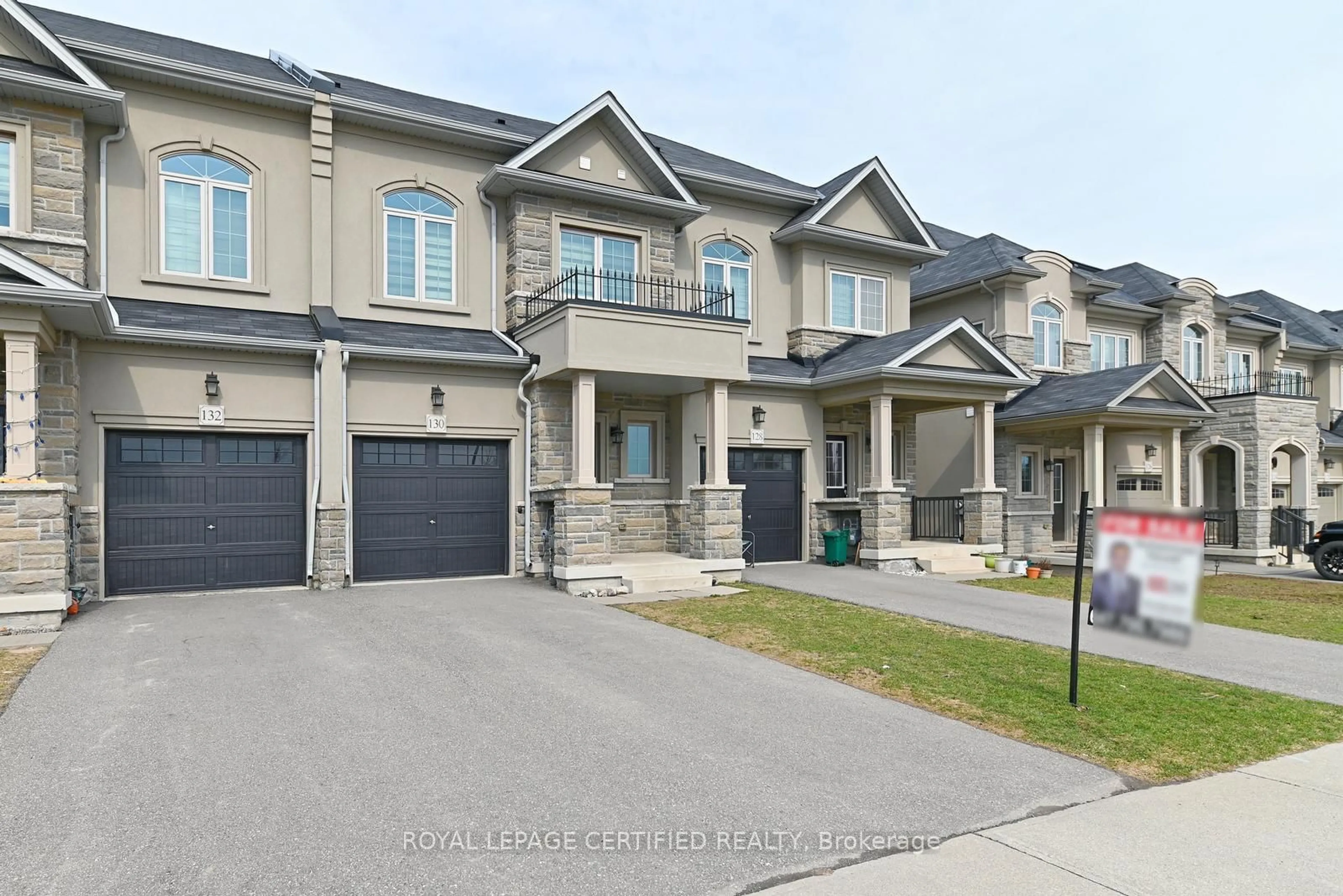 A pic from outside/outdoor area/front of a property/back of a property/a pic from drone, street for 130 Mosaic Dr, Hamilton Ontario L5B 1W4