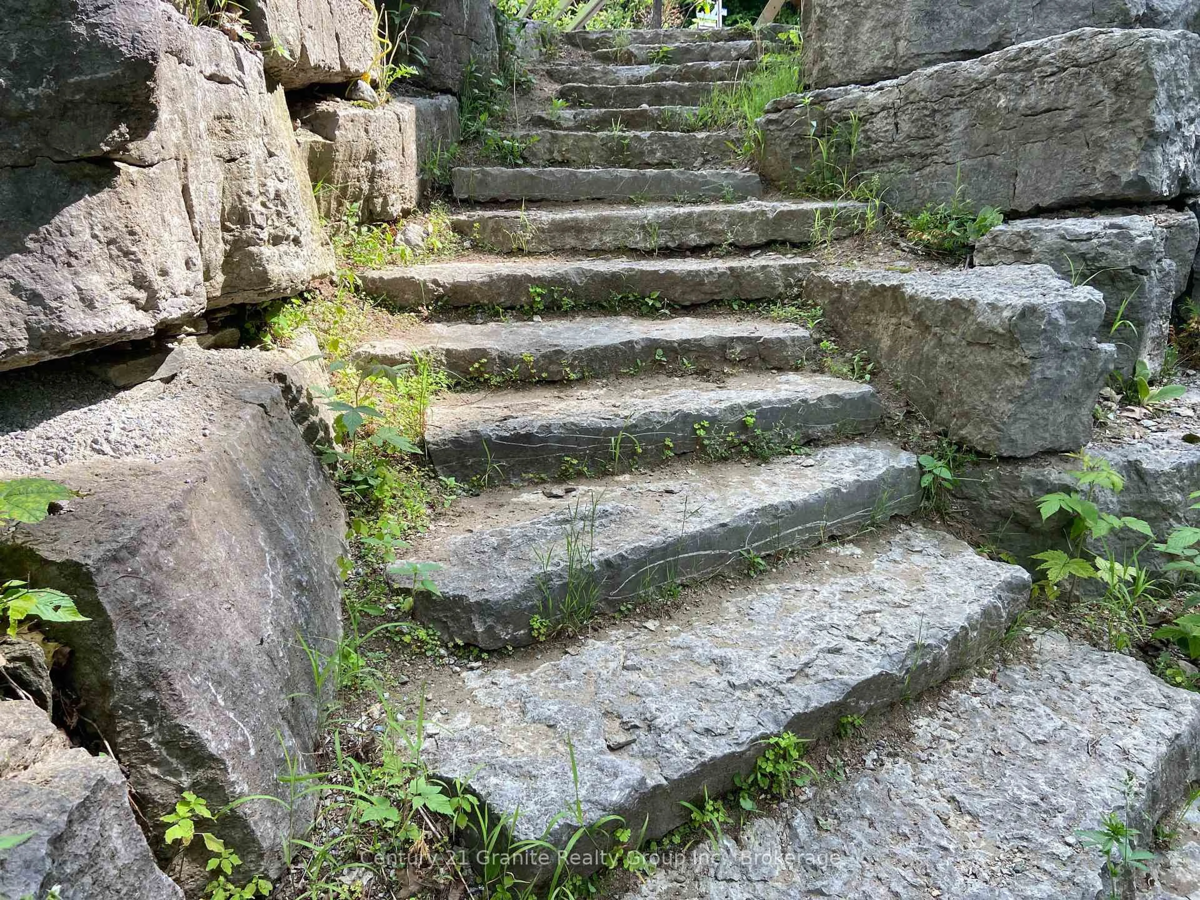 Stairs for 2346 Wilkinson Dr, Dysart et al Ontario K0M 1S0