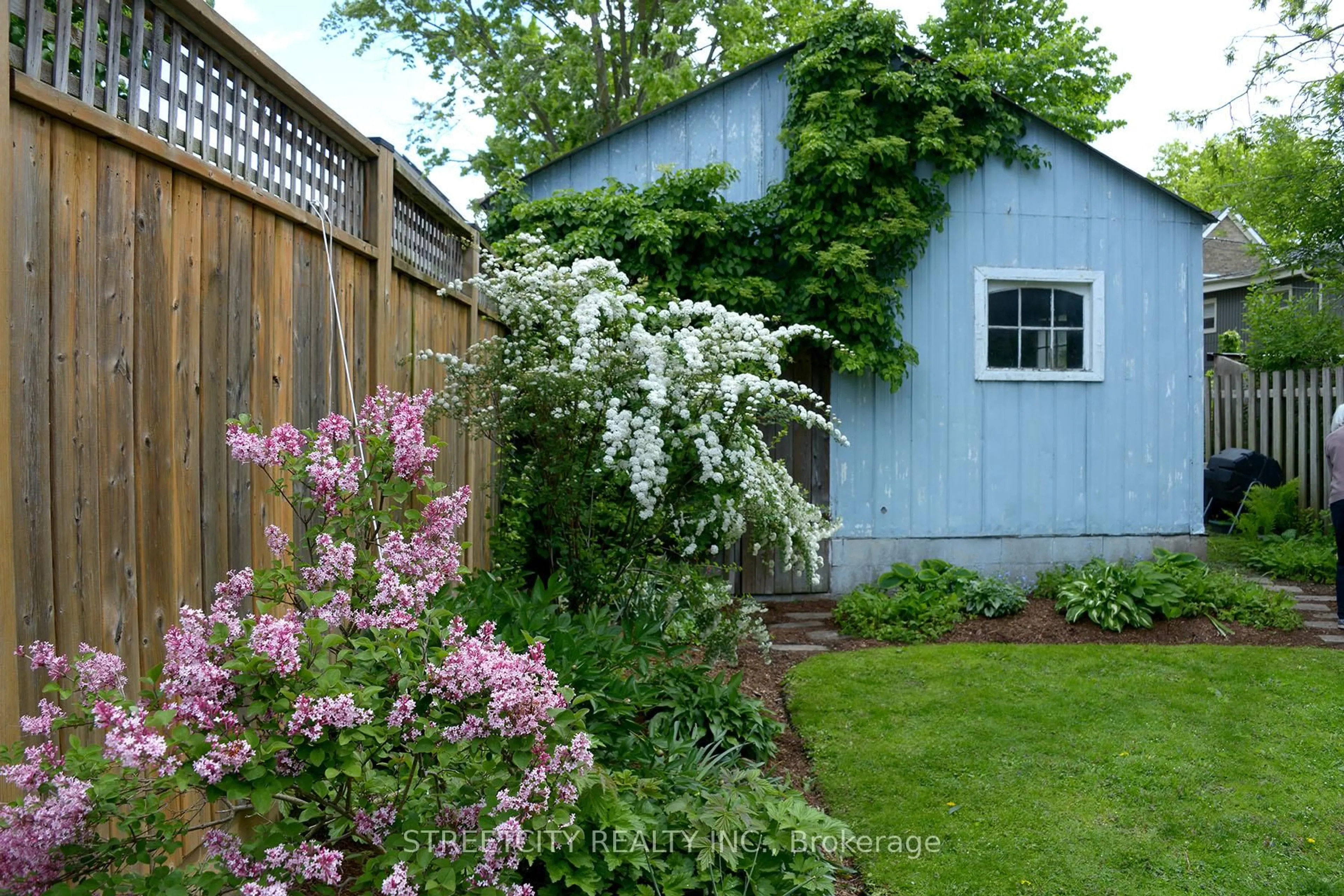 Shed for 319 Piccadilly St, London East Ontario N6A 1S6