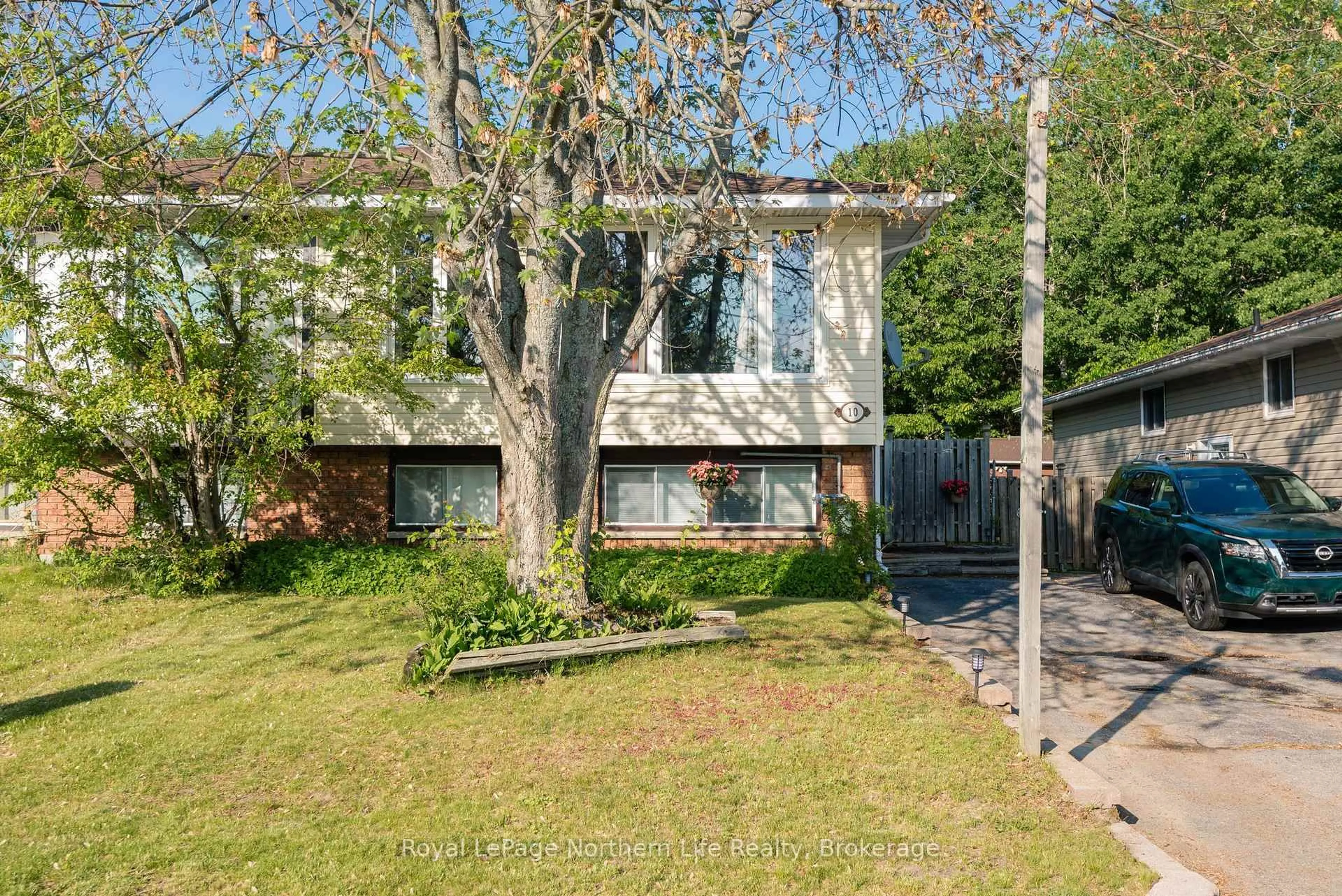A pic from outside/outdoor area/front of a property/back of a property/a pic from drone, street for 10 Massey Dr, North Bay Ontario P1A 3Y4