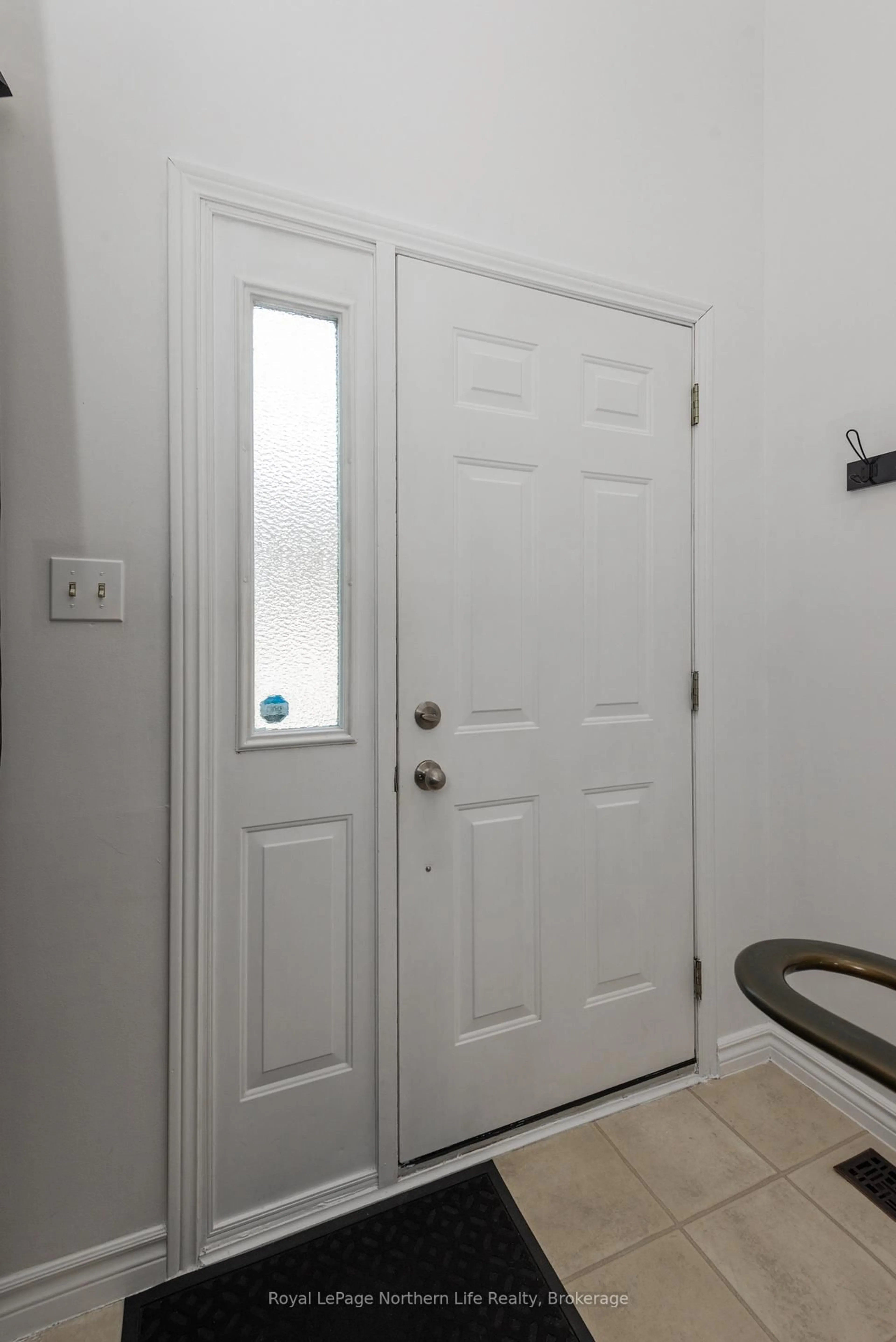 Indoor entryway for 10 Massey Dr, North Bay Ontario P1A 3Y4