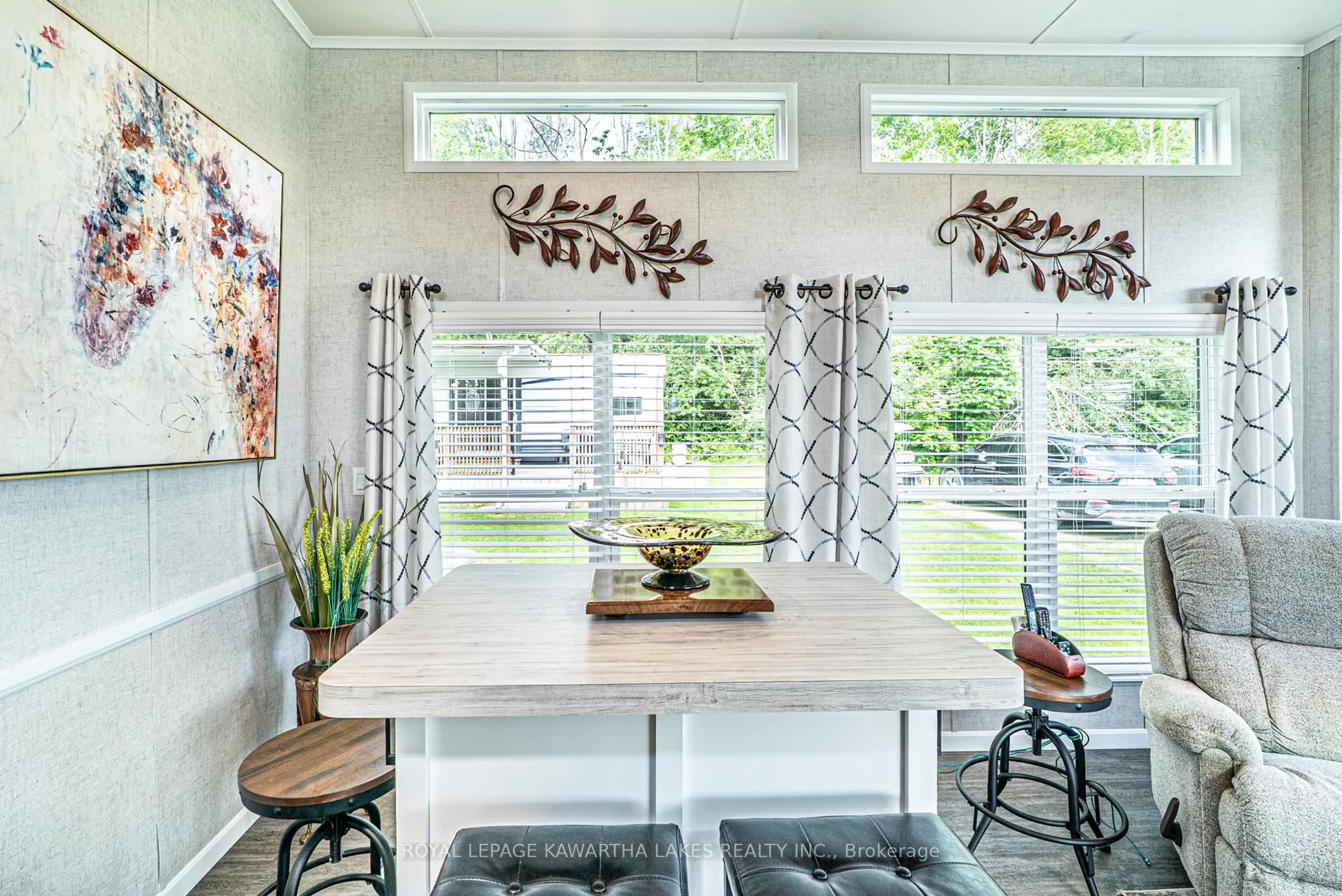 Open concept kitchen, unknown for 46 Alpine St, Kawartha Lakes Ontario K9V 4R1