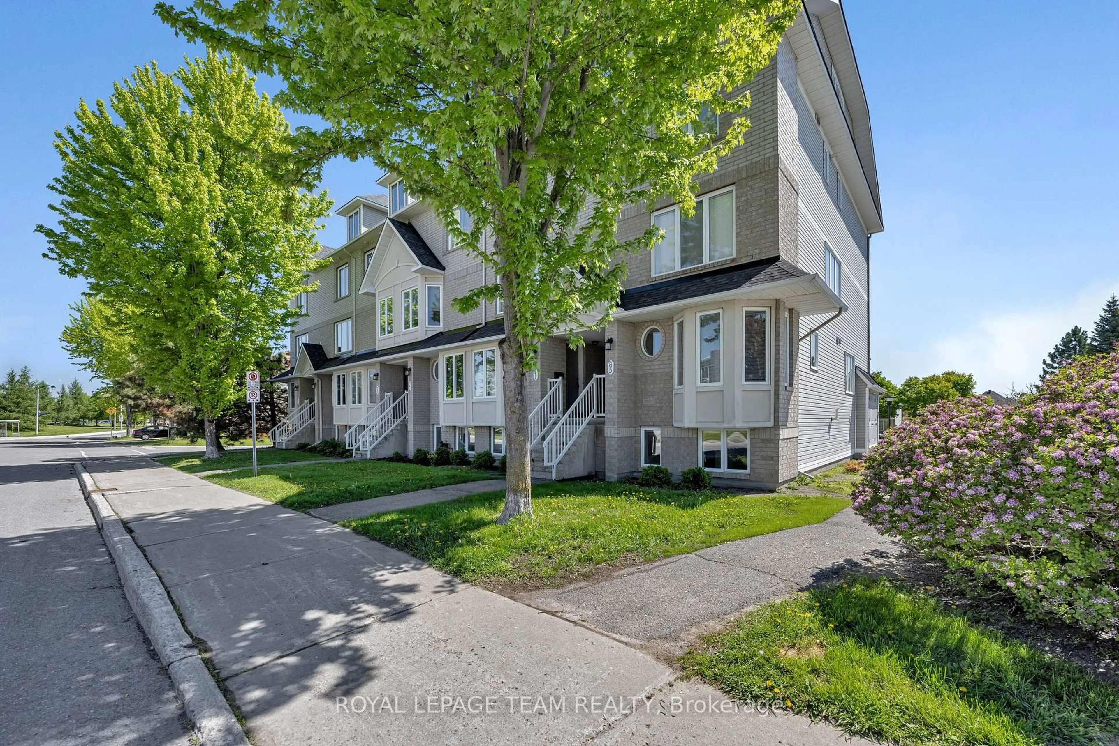 A pic from outside/outdoor area/front of a property/back of a property/a pic from drone, street for 85 Cresthaven Dr #6, Ottawa Ontario K2G 6T9