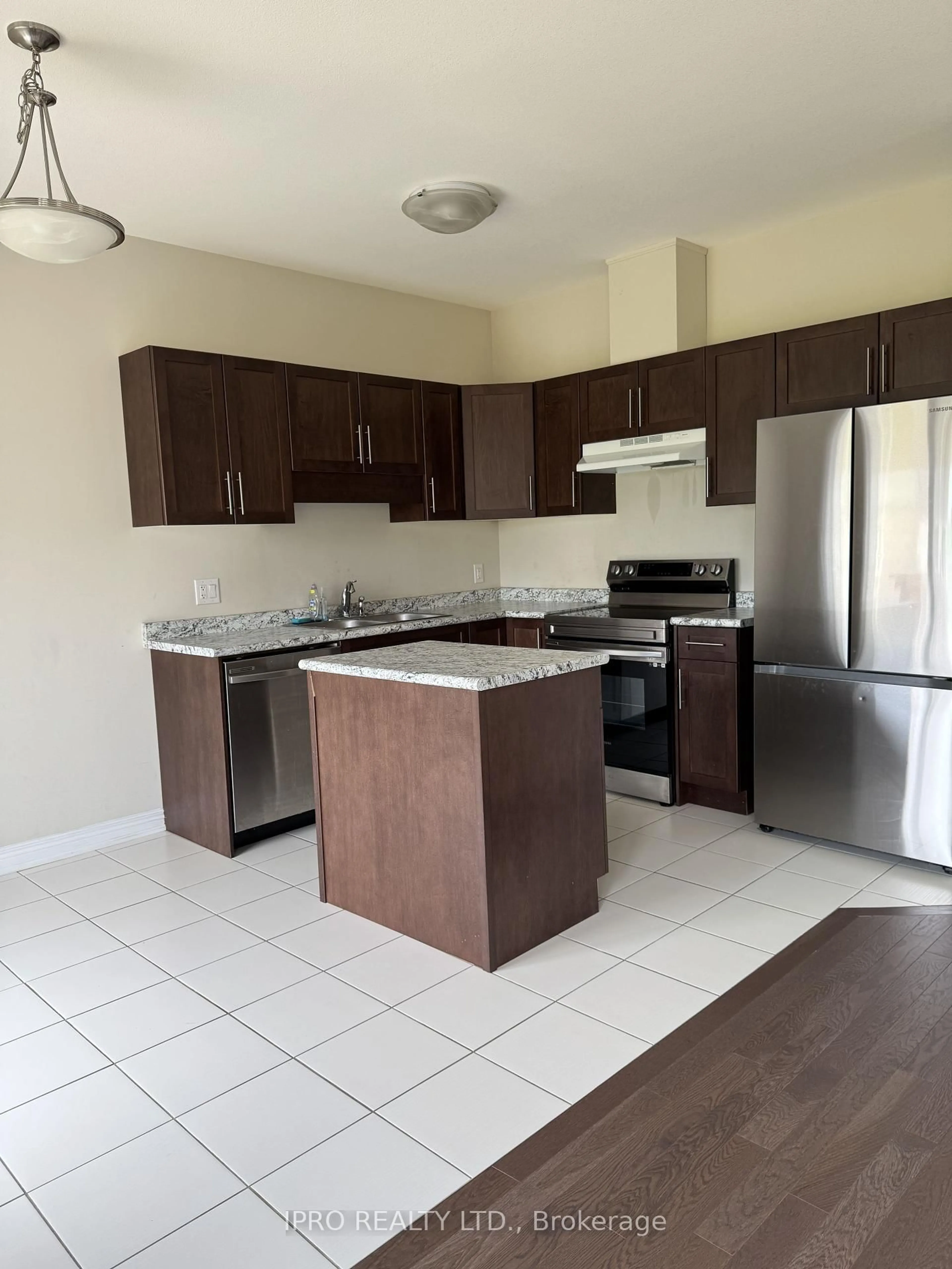 Standard kitchen, unknown for 24 Sycamore St, Welland Ontario L3C 0H8