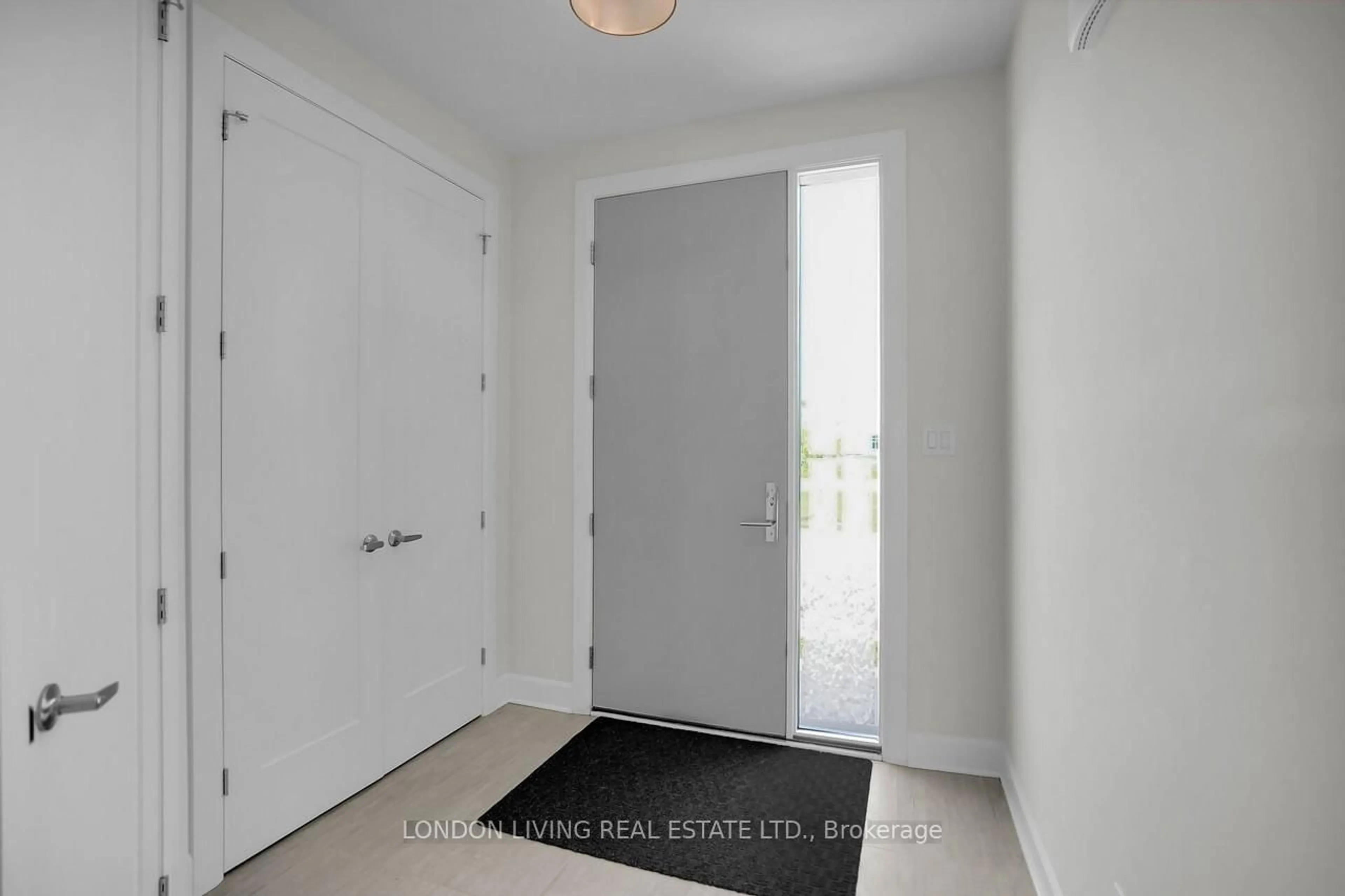 Indoor entryway for 499 Sophia Cres #56, London North Ontario N6G 0X9