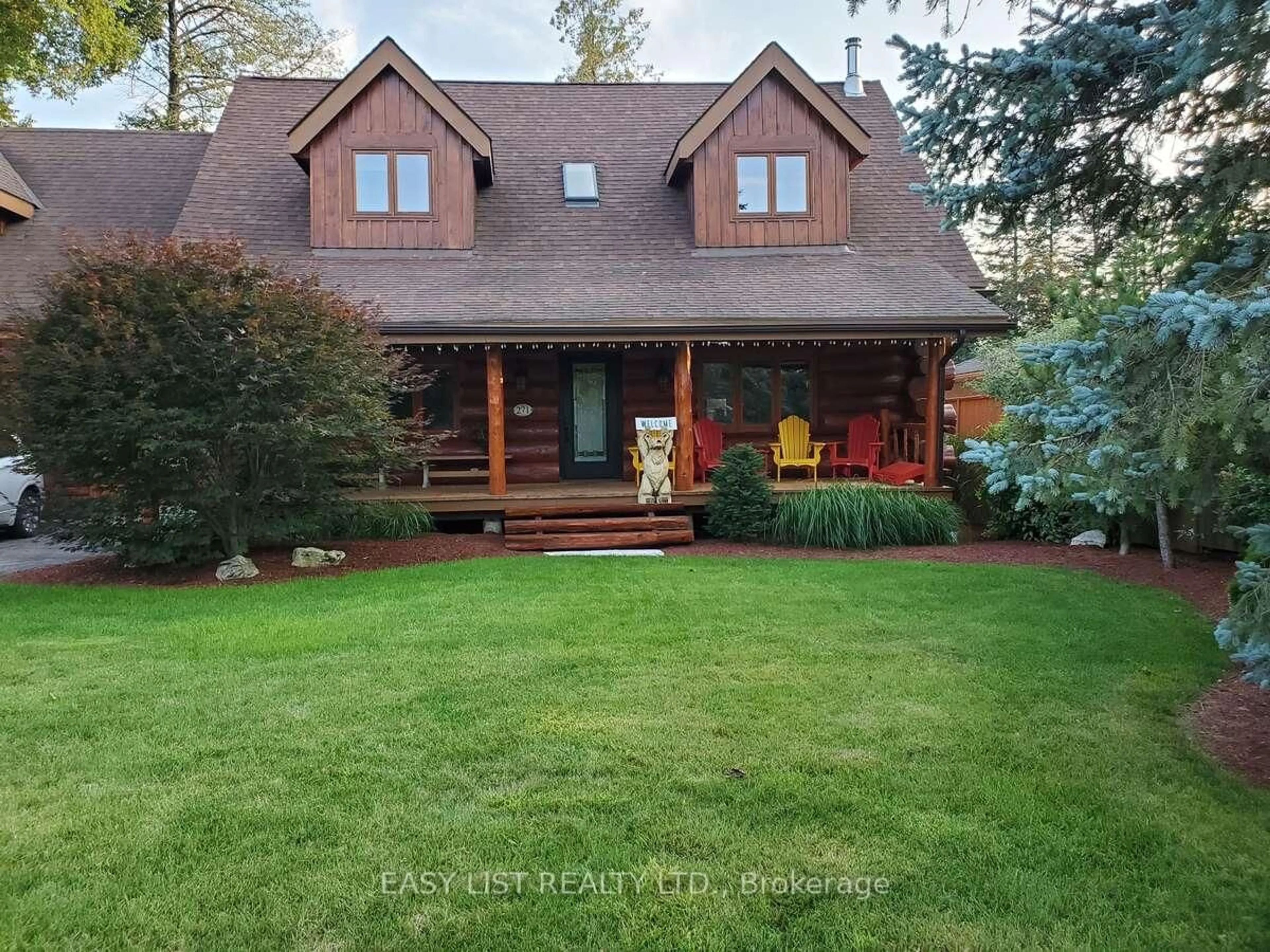 A pic from outside/outdoor area/front of a property/back of a property/a pic from drone, unknown for 271 Bay St, Saugeen Shores Ontario N0H 2L0