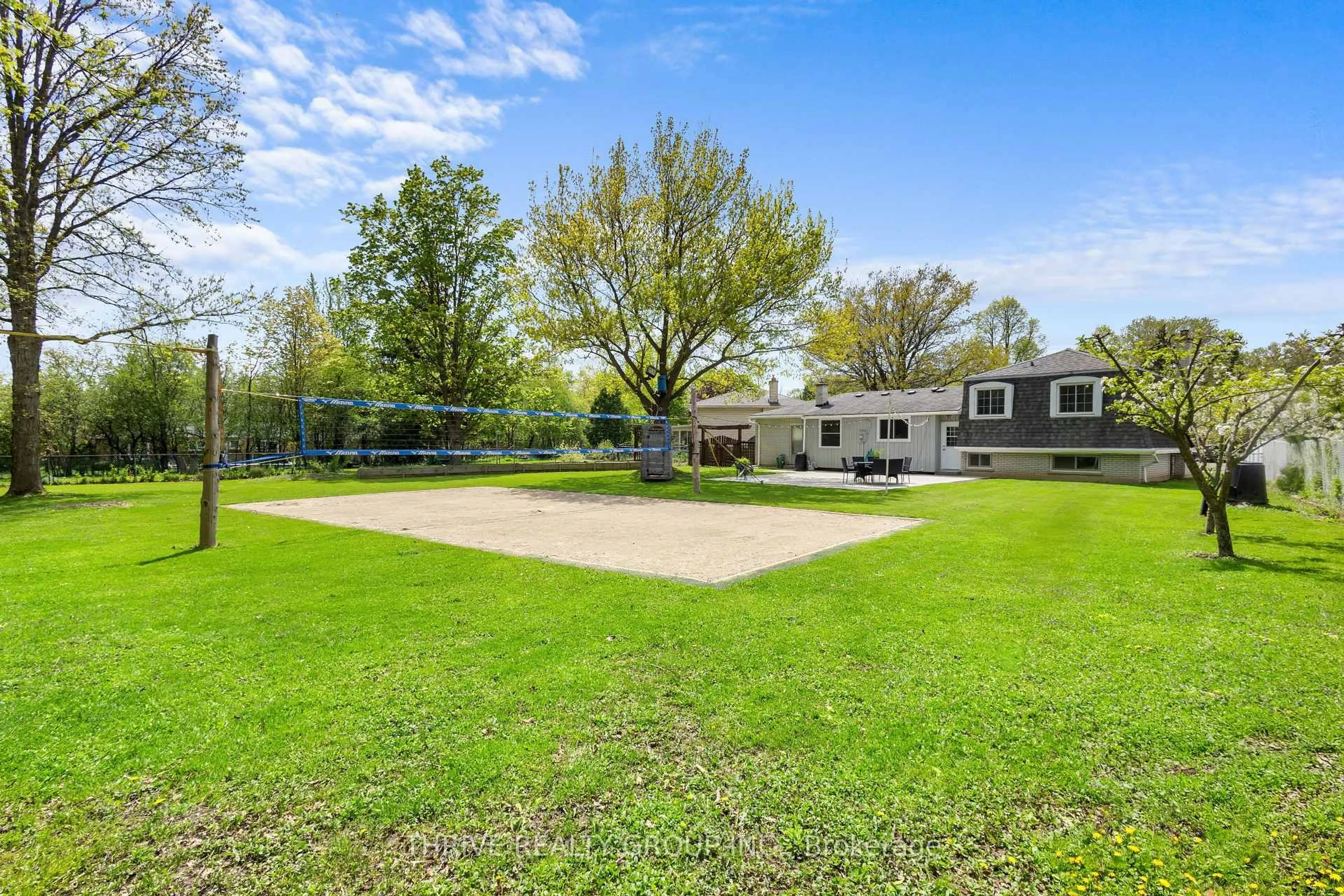 A pic from outside/outdoor area/front of a property/back of a property/a pic from drone, water/lake/river/ocean view for 808 WESTBURY Cres, London South Ontario N6J 3C7