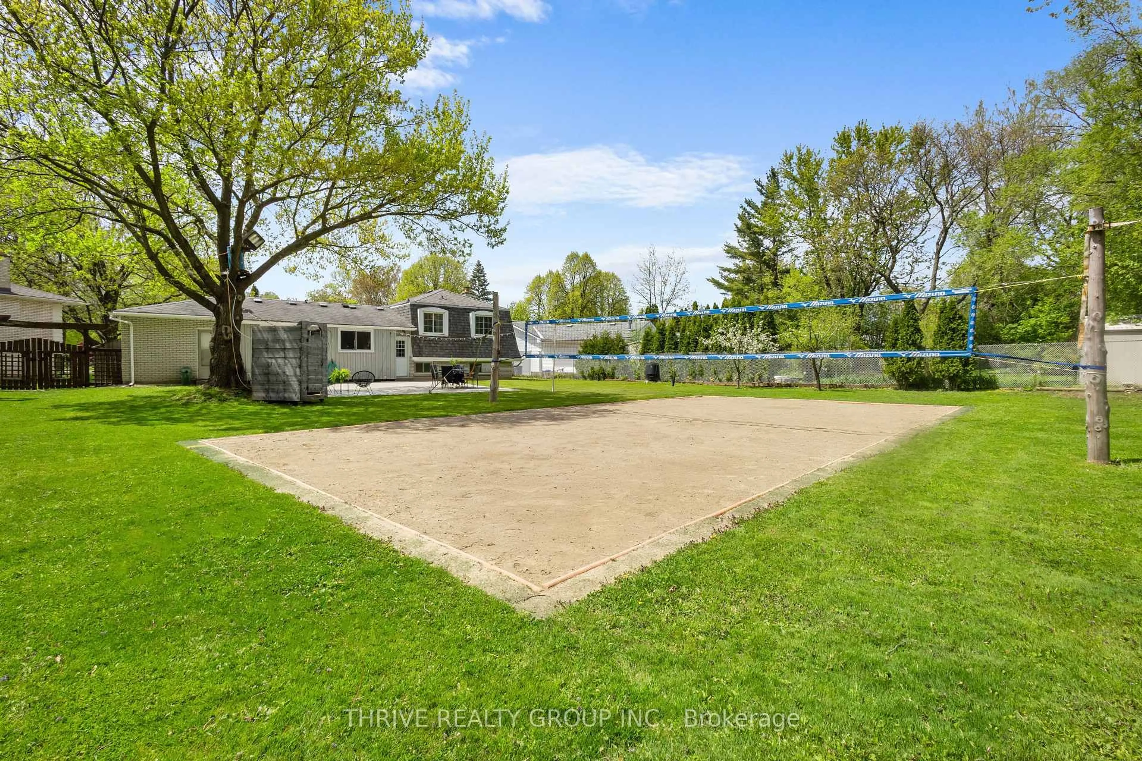 A pic from outside/outdoor area/front of a property/back of a property/a pic from drone, water/lake/river/ocean view for 808 WESTBURY Cres, London South Ontario N6J 3C7