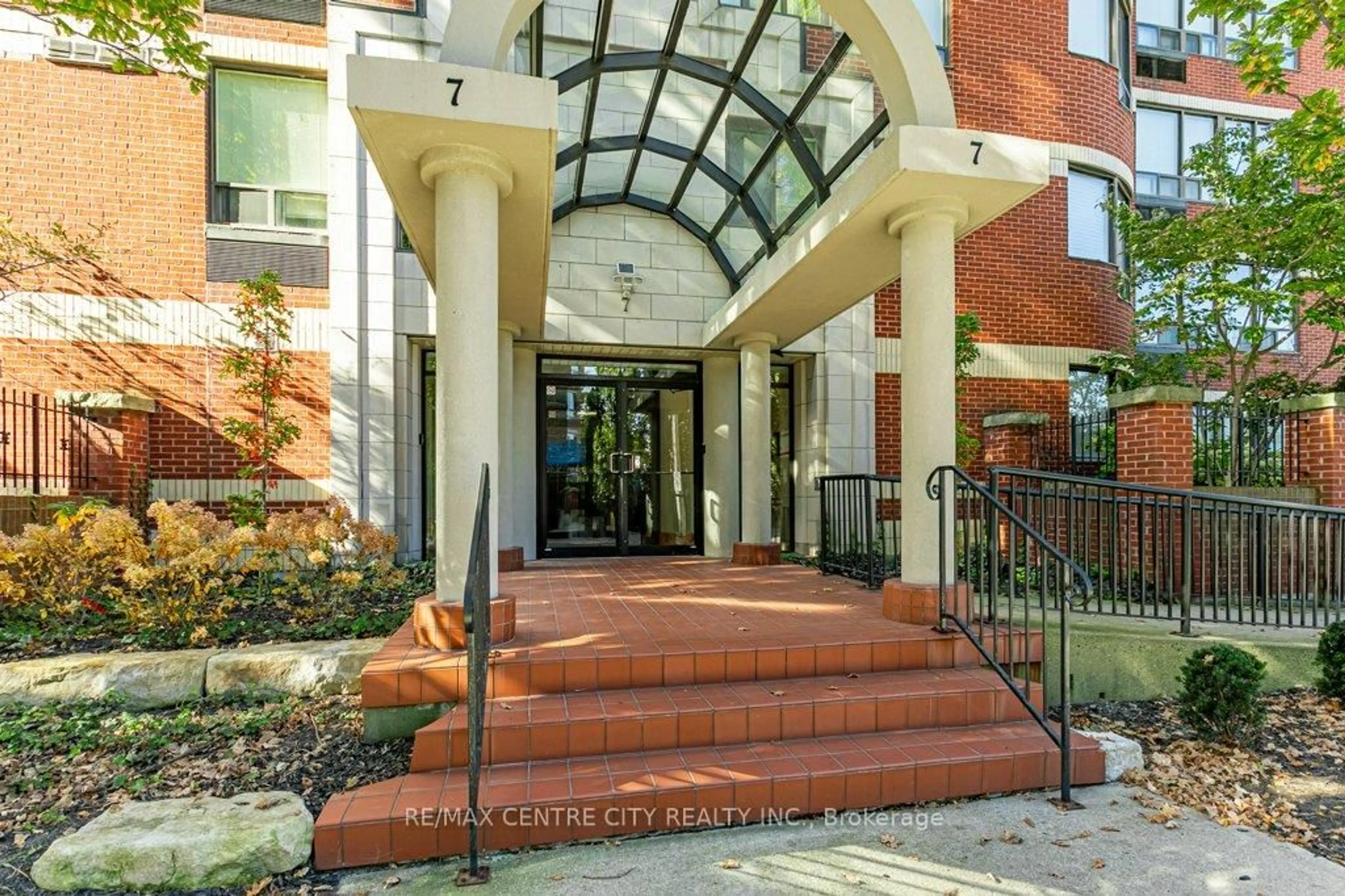 Indoor foyer for 7 Picton St #204, London East Ontario N6B 3N7