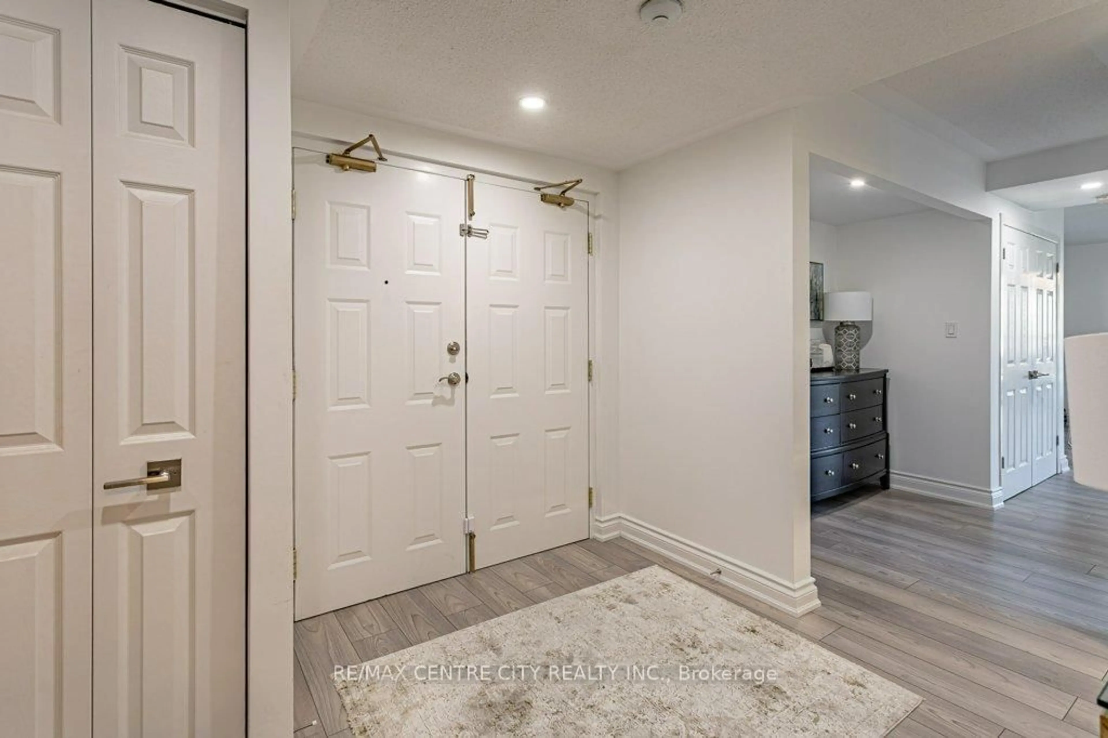 Indoor entryway for 7 Picton St #204, London East Ontario N6B 3N7