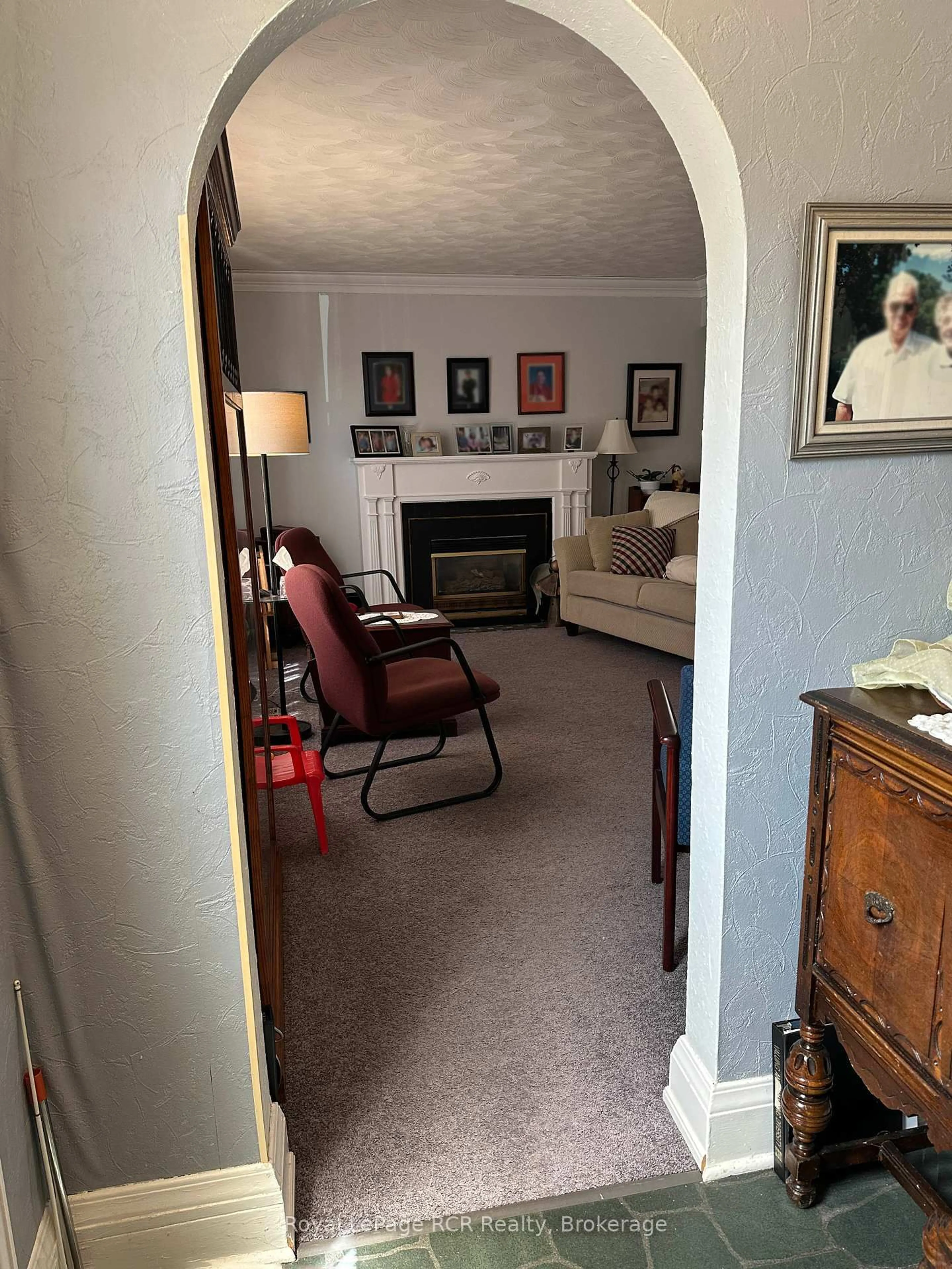 A pic of a room for 298 8th St, Hanover Ontario N4N 1J7