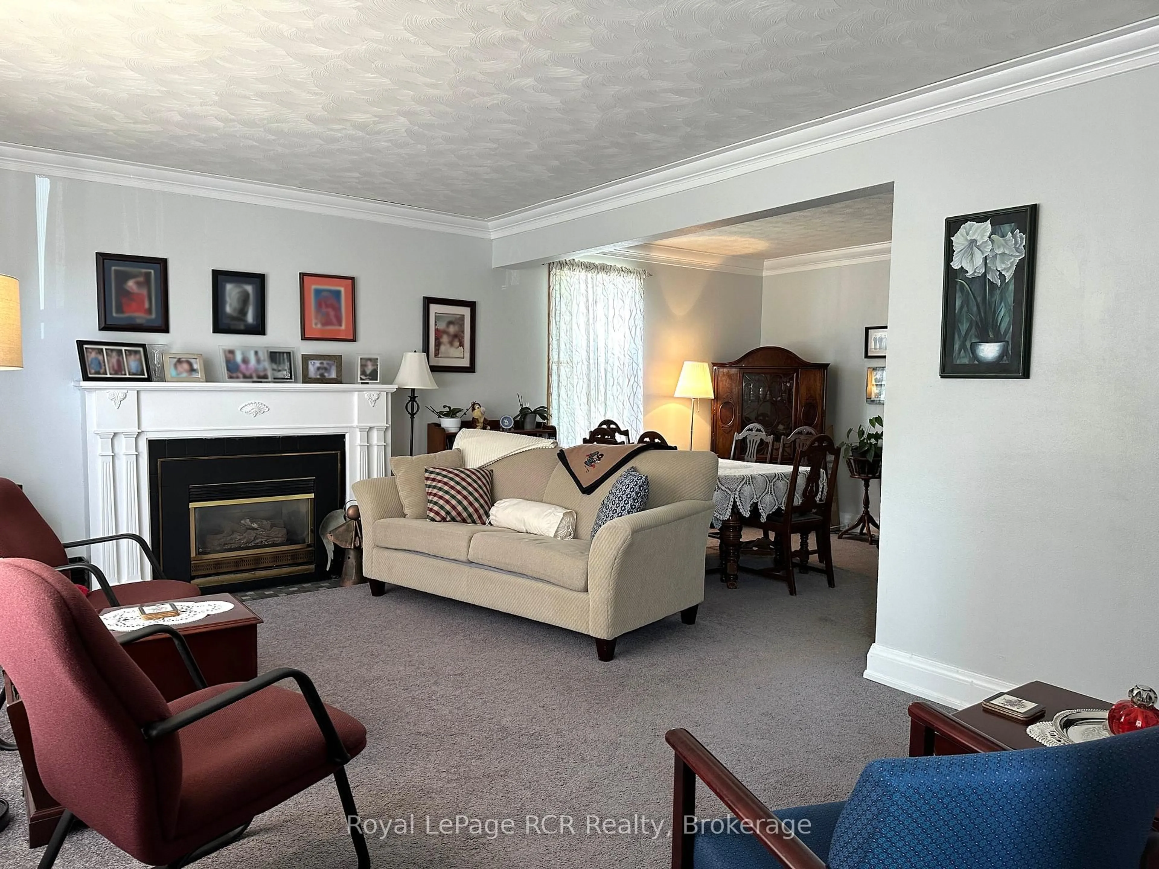 Living room with furniture, unknown for 298 8th St, Hanover Ontario N4N 1J7