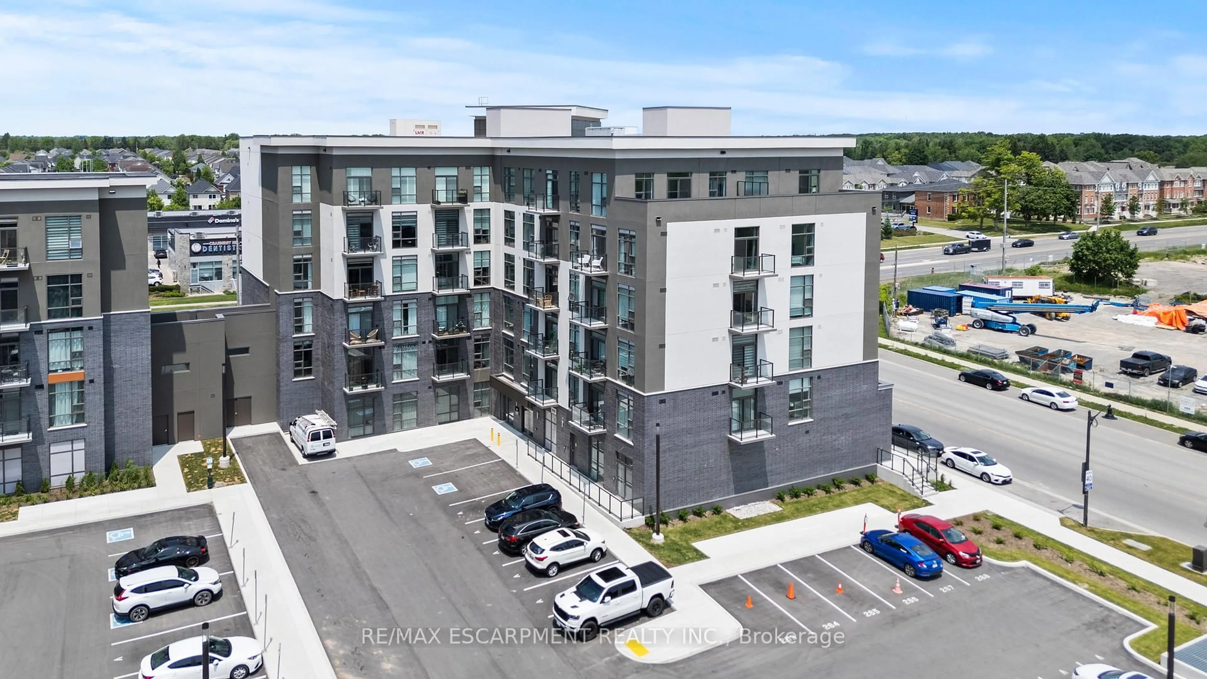 A pic from outside/outdoor area/front of a property/back of a property/a pic from drone, building for 10 Mallard Tr #530, Hamilton Ontario L8B 2A7