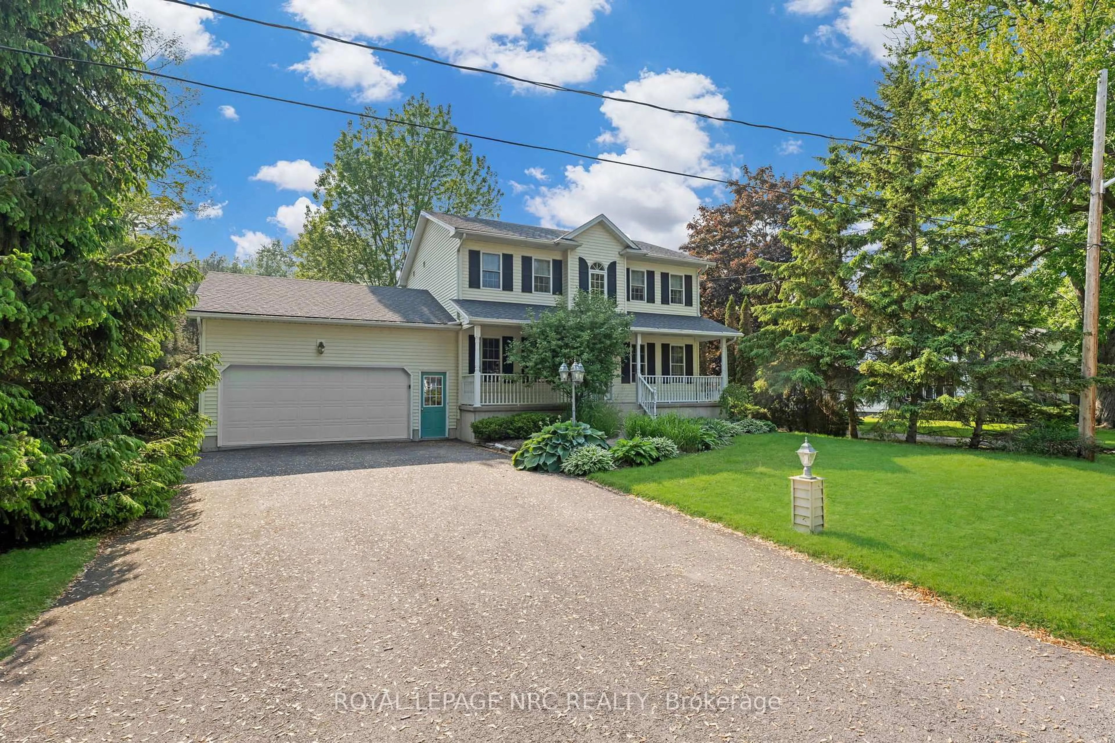 A pic from outside/outdoor area/front of a property/back of a property/a pic from drone, street for 331 Cherryhill Blvd, Fort Erie Ontario L0S 1B0