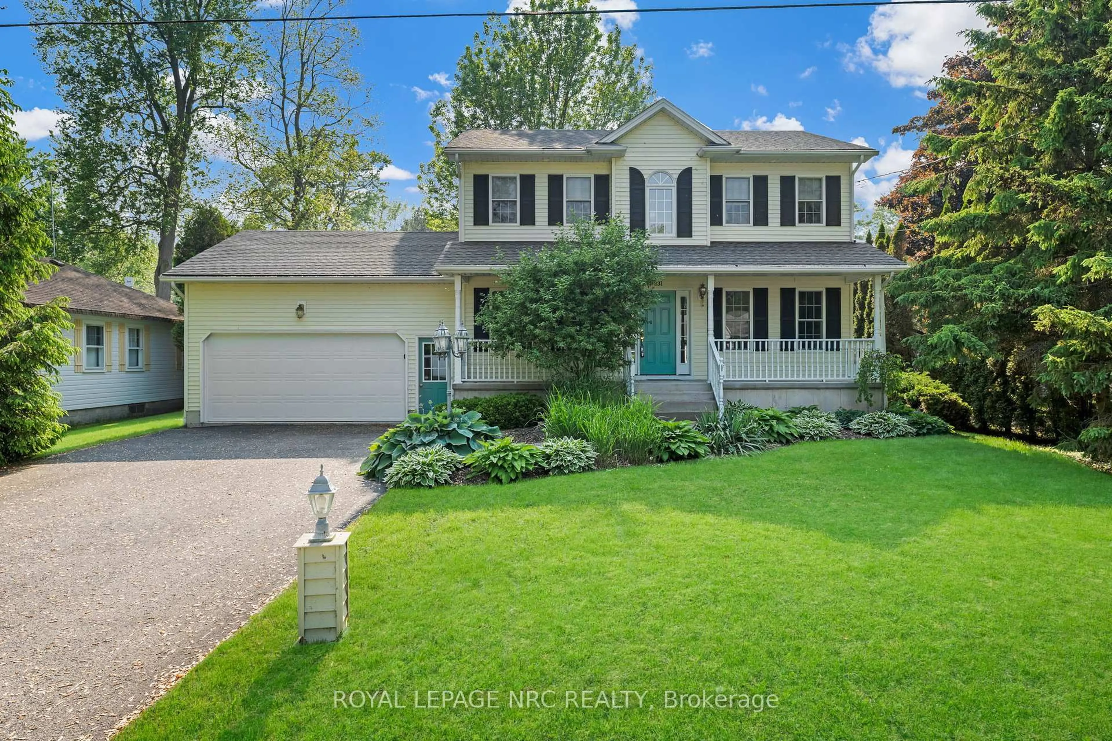 Home with vinyl exterior material, street for 331 Cherryhill Blvd, Fort Erie Ontario L0S 1B0