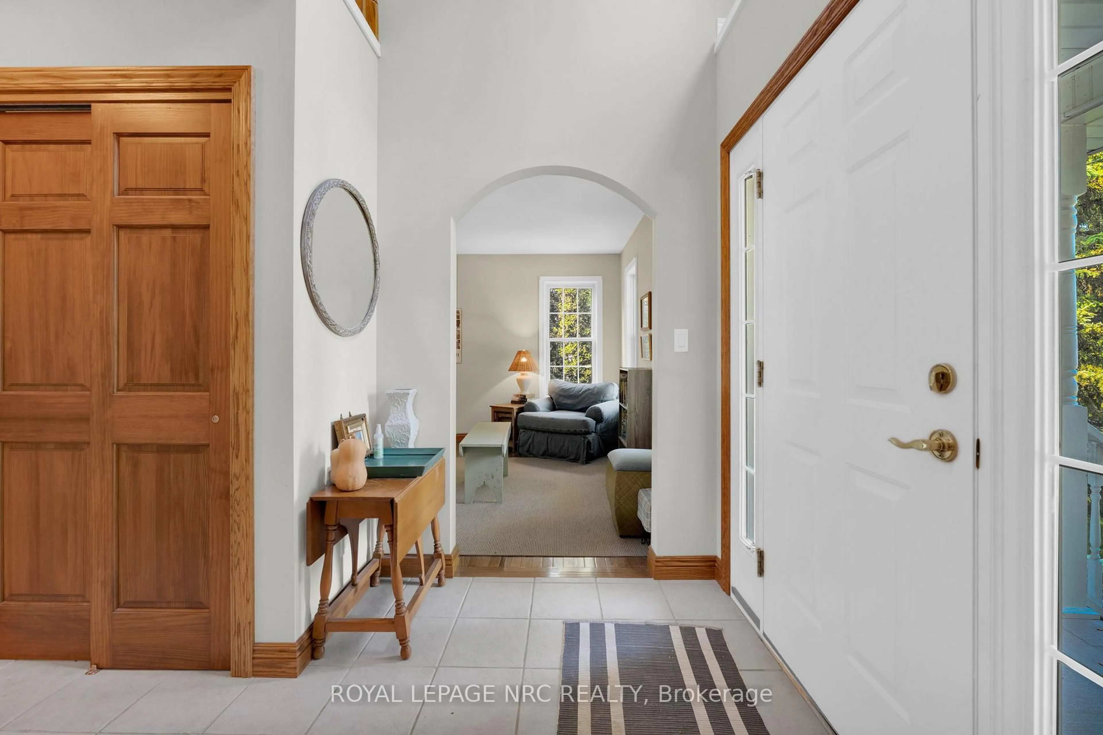 Indoor entryway for 331 Cherryhill Blvd, Fort Erie Ontario L0S 1B0