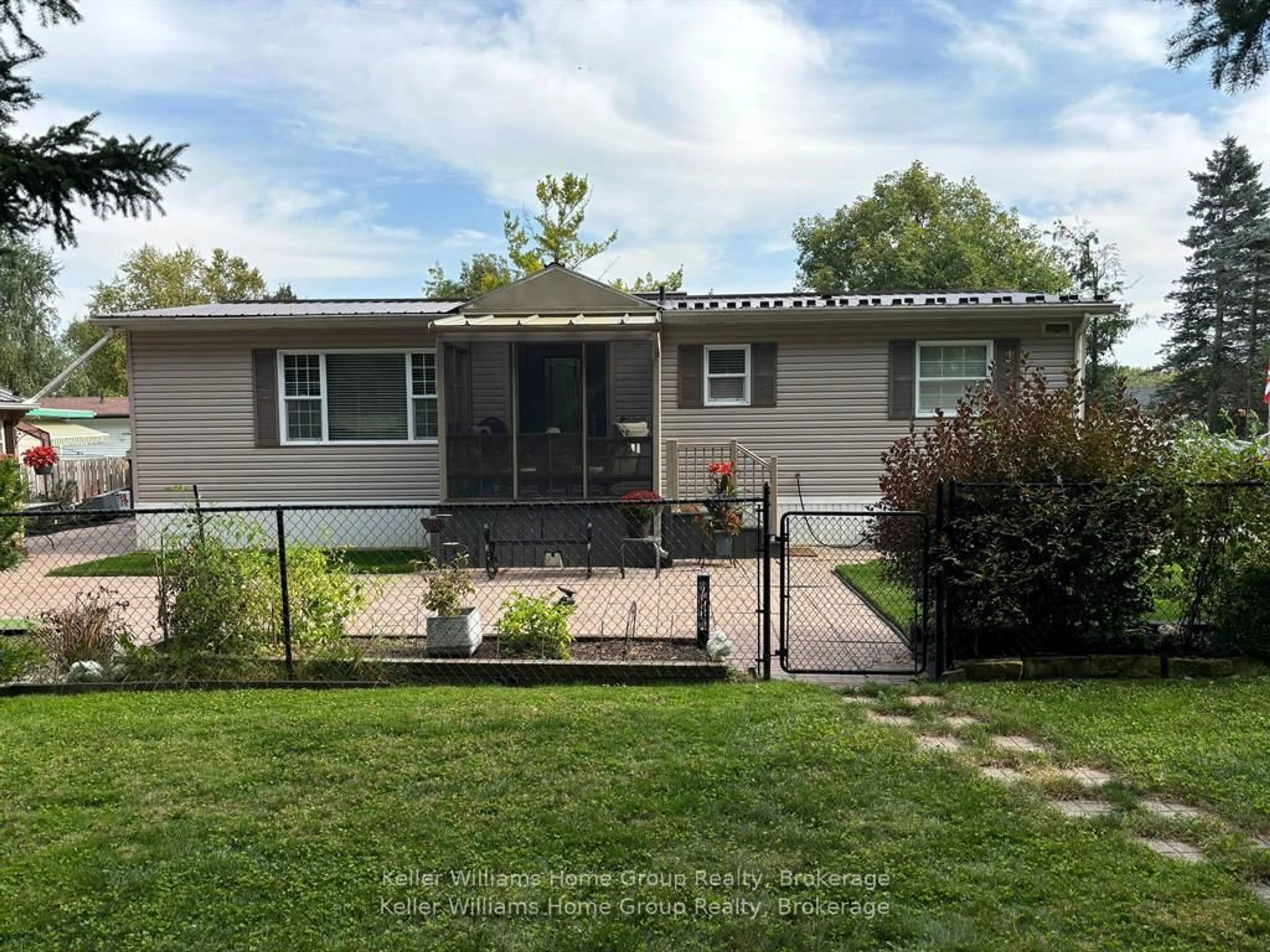 Home with vinyl exterior material, unknown for 536 Poplar Pl, Centre Wellington Ontario N1M 2W5