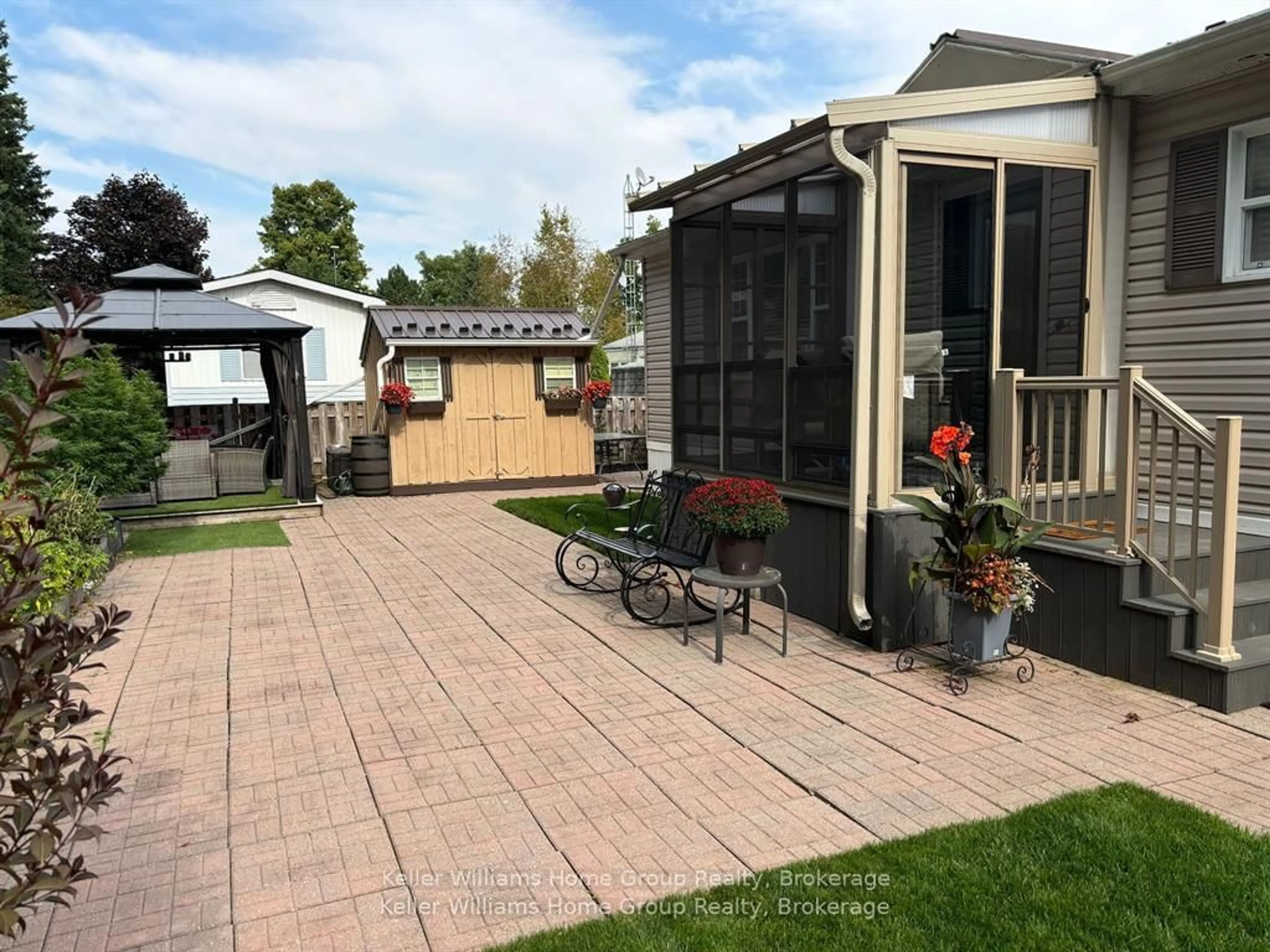 Patio, street for 536 Poplar Pl, Centre Wellington Ontario N1M 2W5