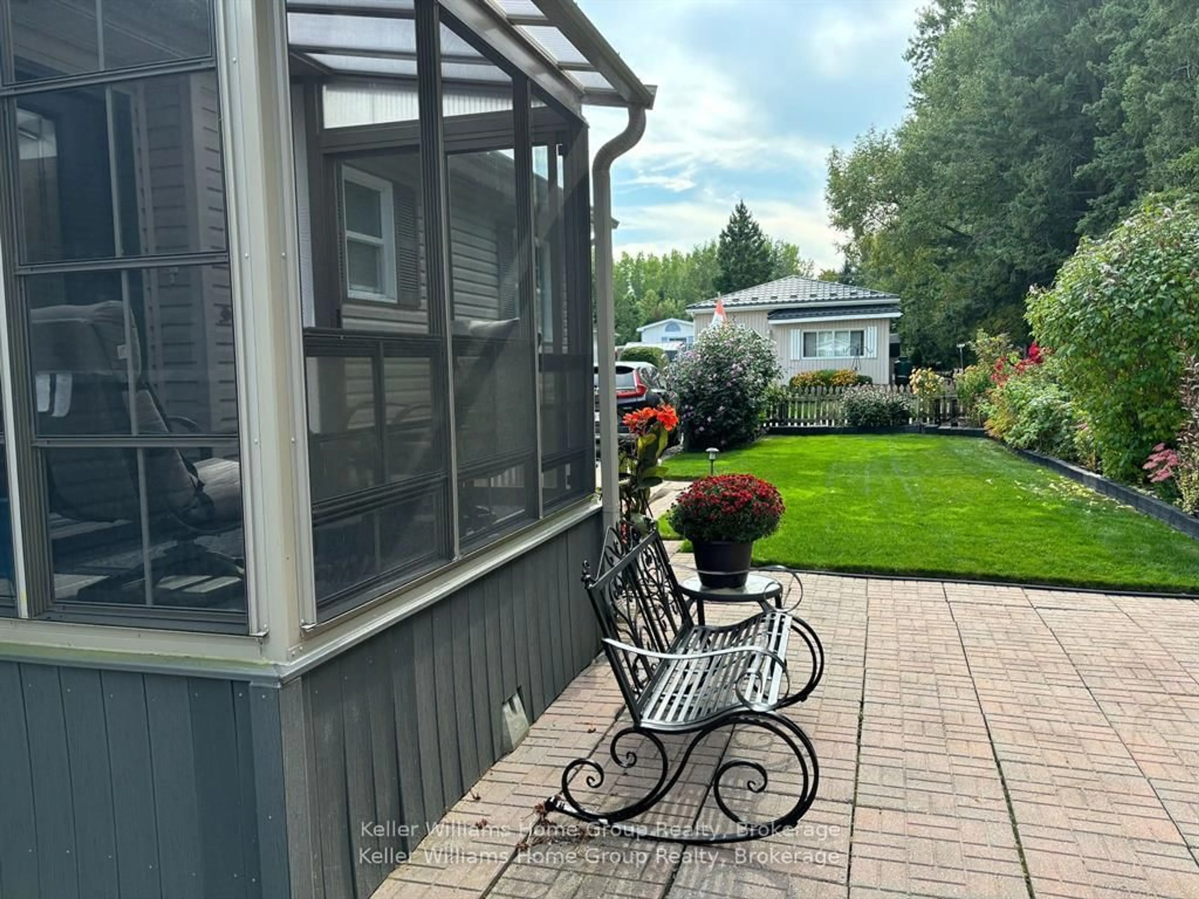 Patio, street for 536 Poplar Pl, Centre Wellington Ontario N1M 2W5
