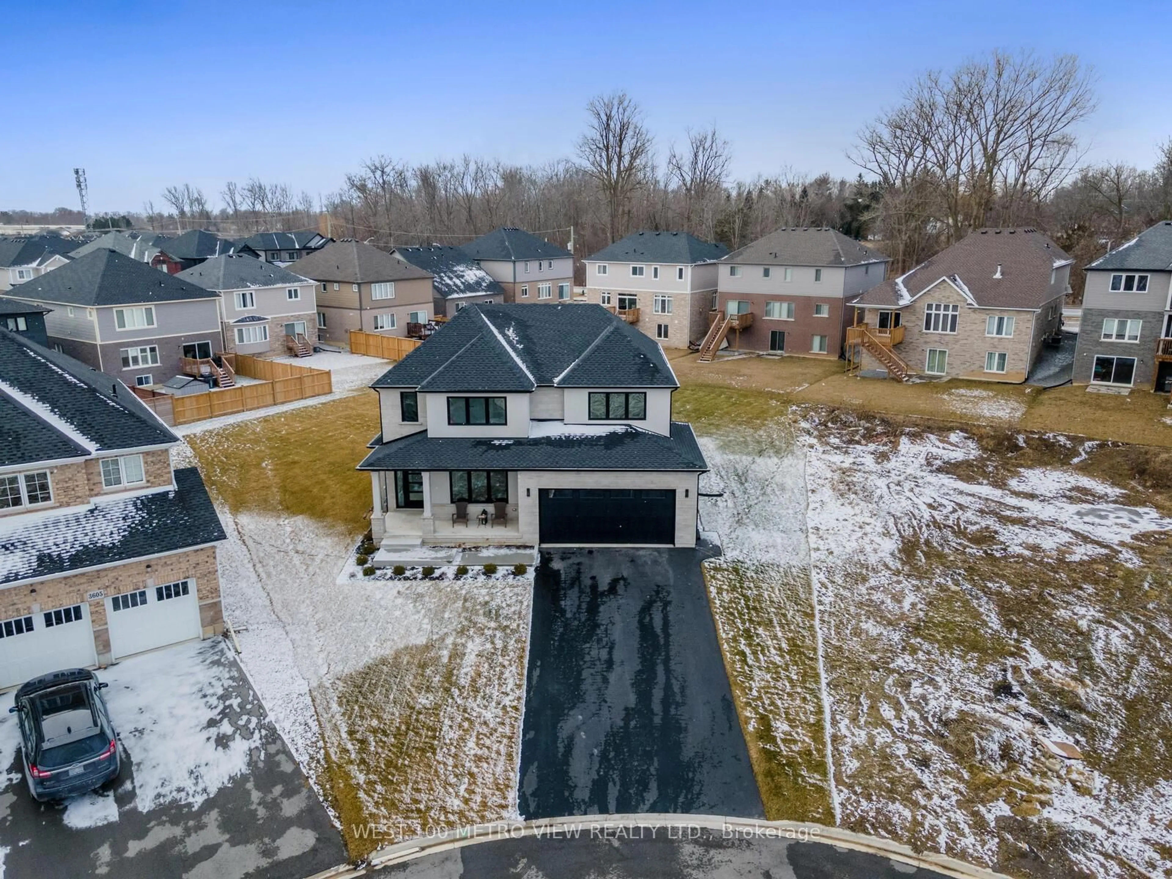 A pic from outside/outdoor area/front of a property/back of a property/a pic from drone, unknown for 3607 Carolinia Crt, Fort Erie Ontario L0S 1N0