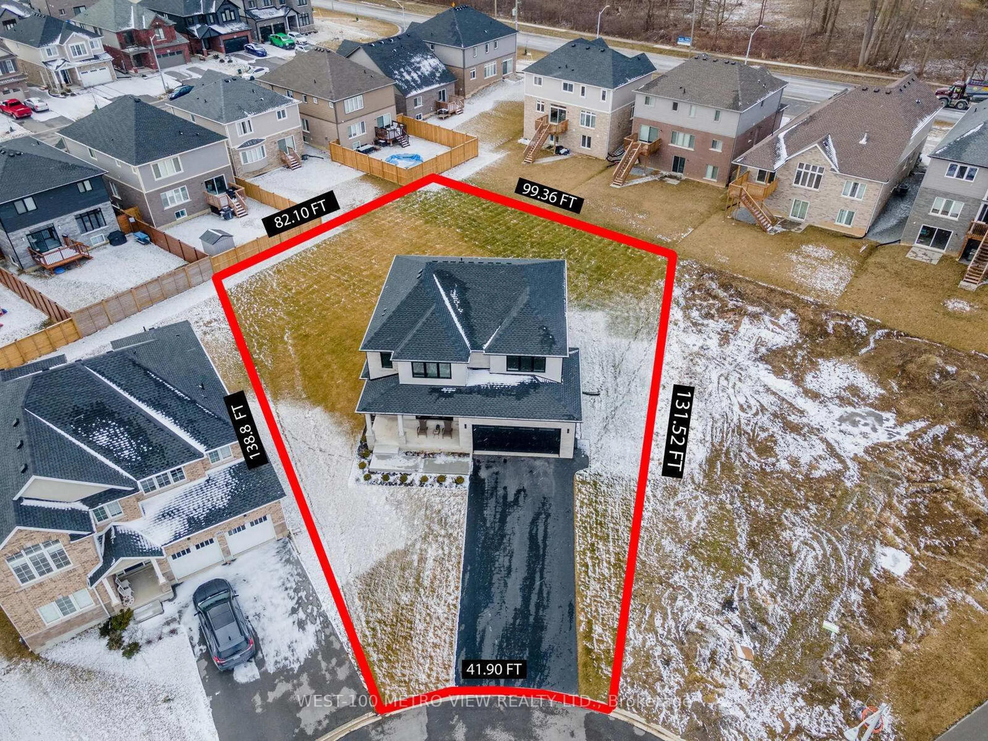 A pic from outside/outdoor area/front of a property/back of a property/a pic from drone, street for 3607 Carolinia Crt, Fort Erie Ontario L0S 1N0