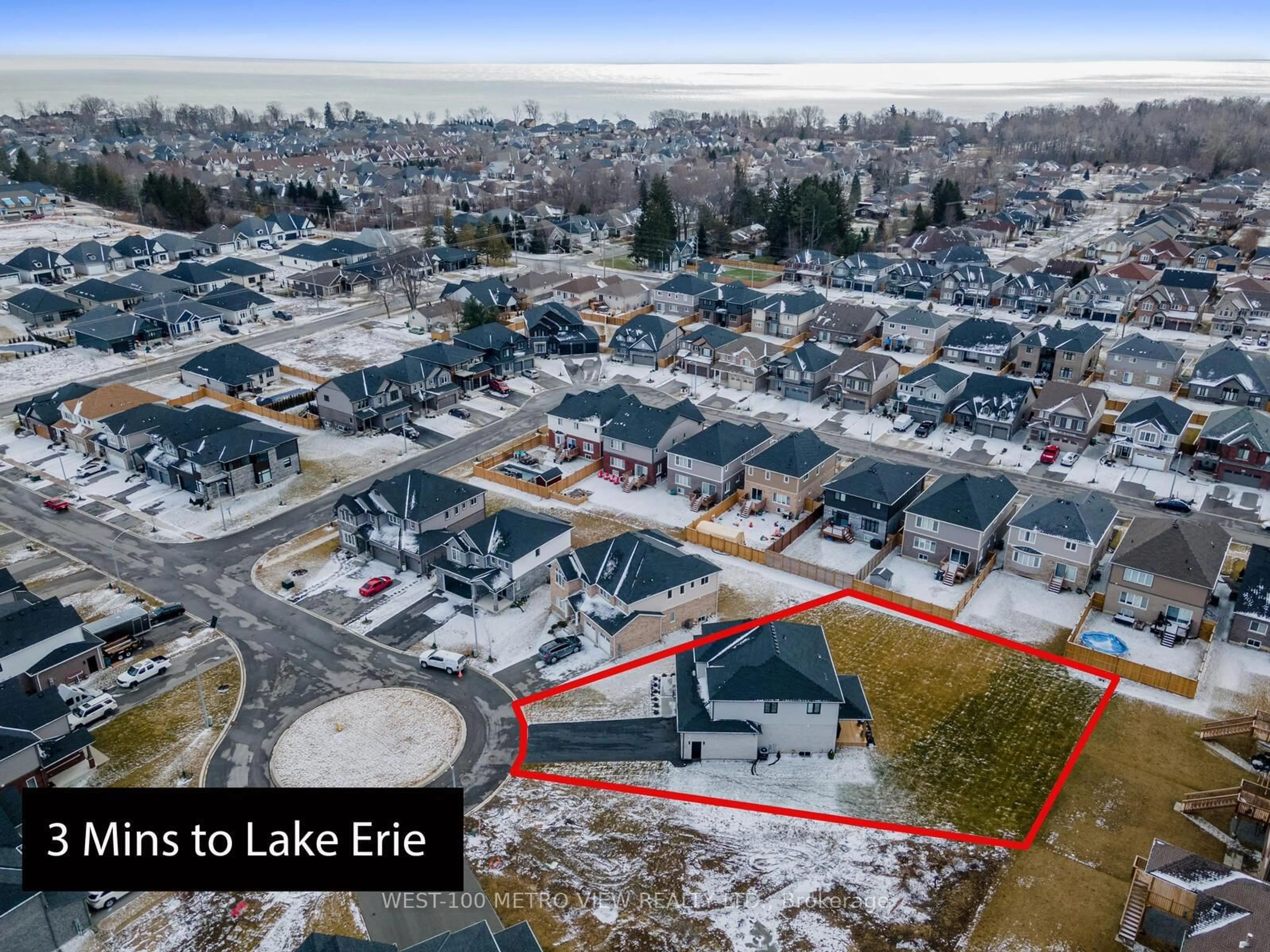 A pic from outside/outdoor area/front of a property/back of a property/a pic from drone, street for 3607 Carolinia Crt, Fort Erie Ontario L0S 1N0