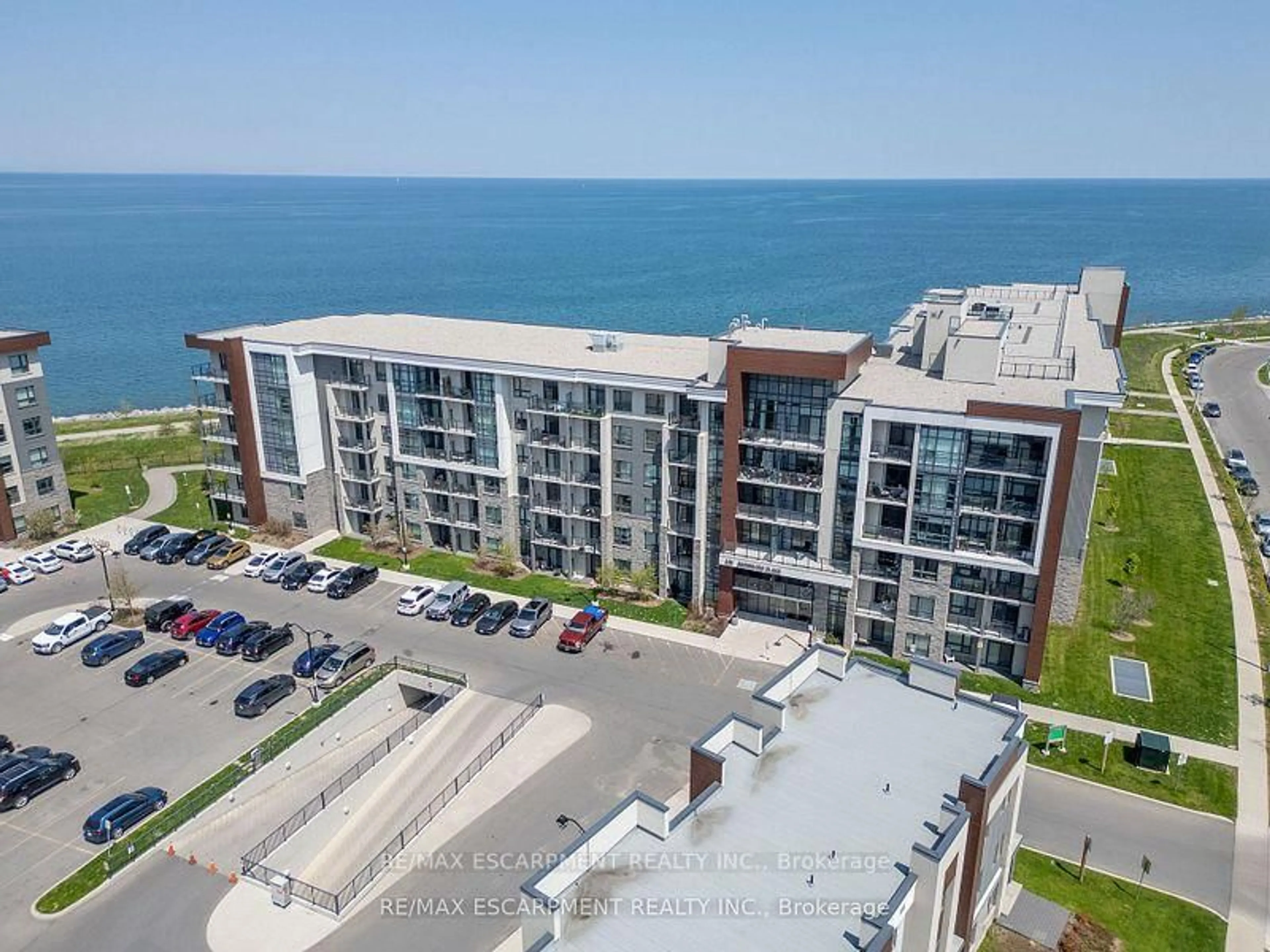 A pic from outside/outdoor area/front of a property/back of a property/a pic from drone, unknown for 101 Shoreview Pl #239, Hamilton Ontario L8E 0K2